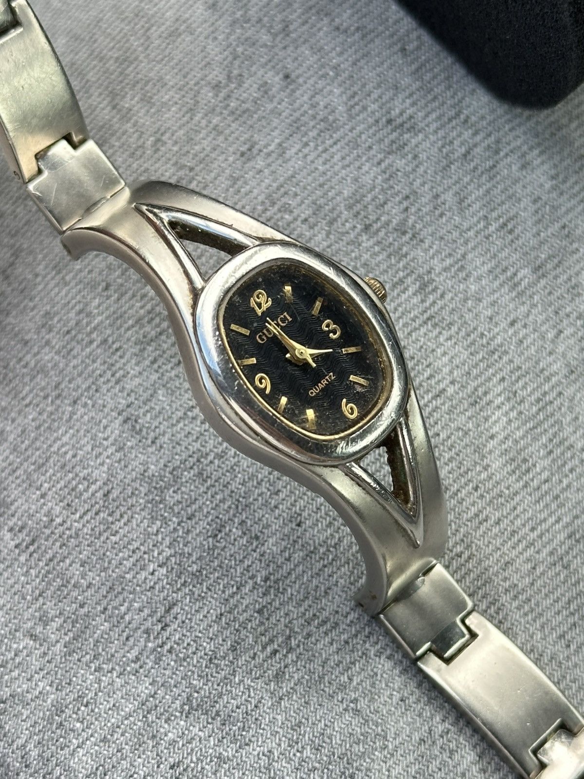 Gucci Vintage 90s Gucci Dress Wrist Watch Swiss Made Quartz Woman Size ONE SIZE - 11 Thumbnail