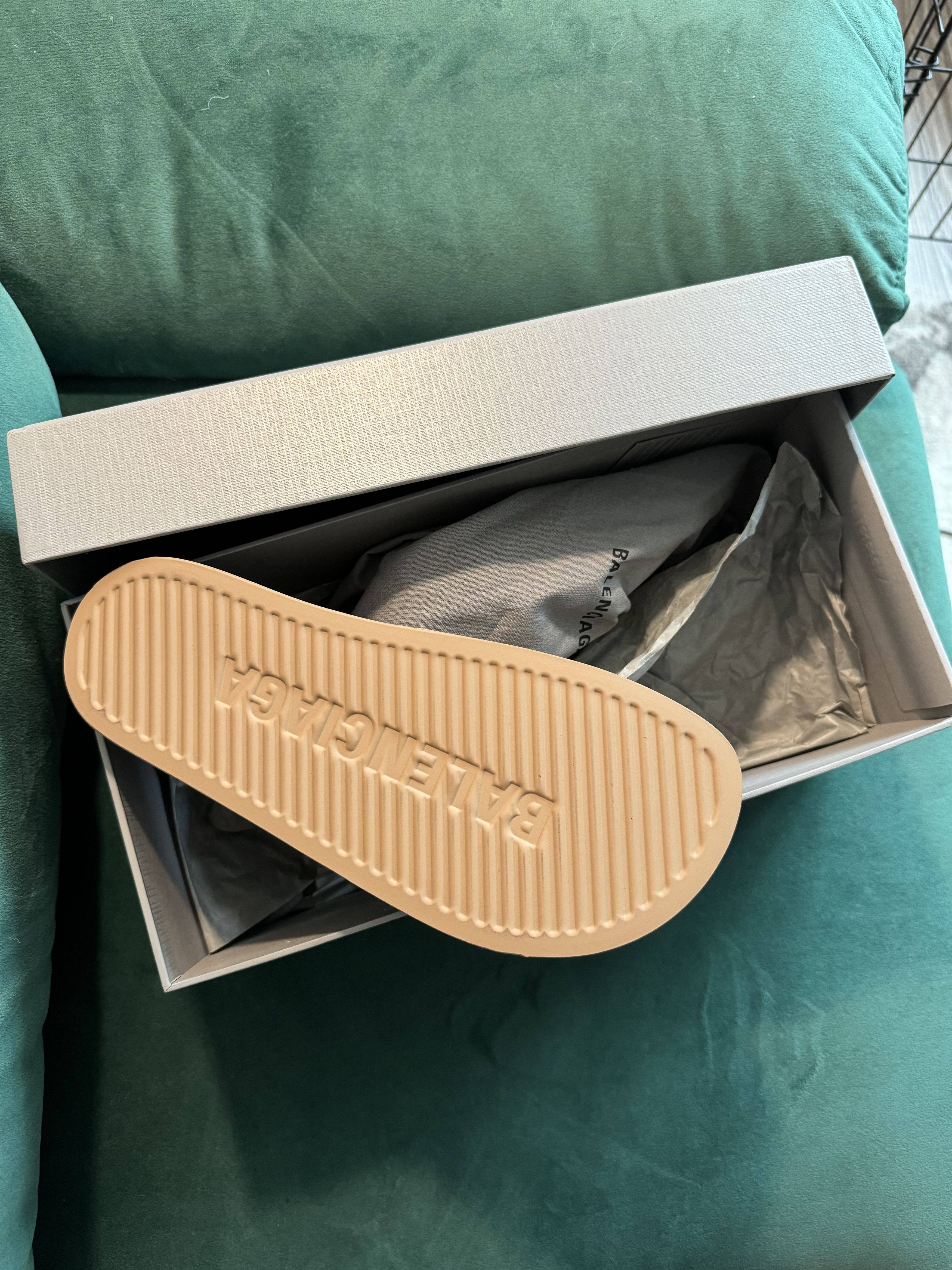 Balenciaga Pool slide logo Size US 7 / IT 37 - 2 Thumbnail