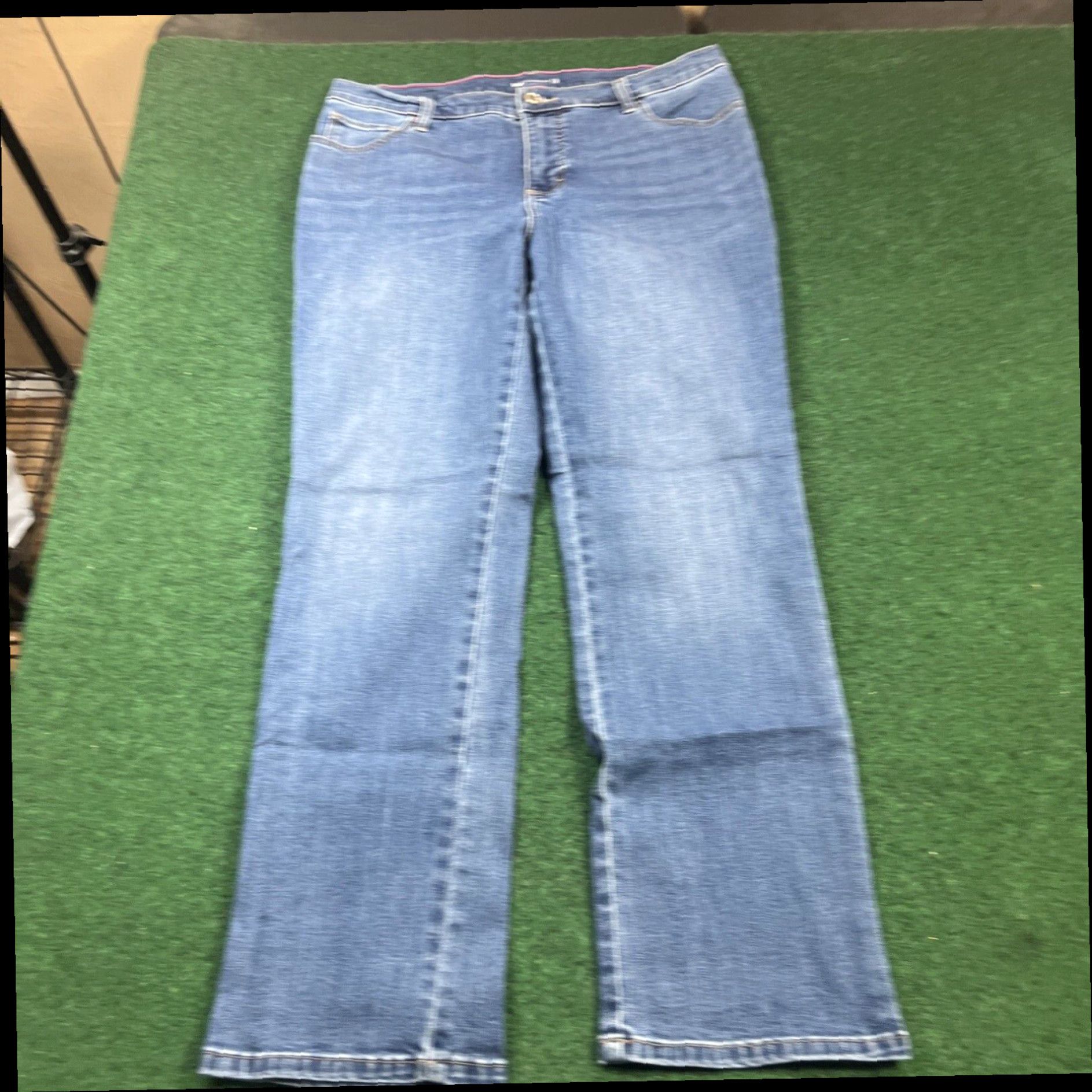 Lee Lee Jeans Womens 12 Petite Blue Denim Classic Fit Straight at the Waist 33x28 Size 34" / US 12 / IT 48 - 4 Thumbnail