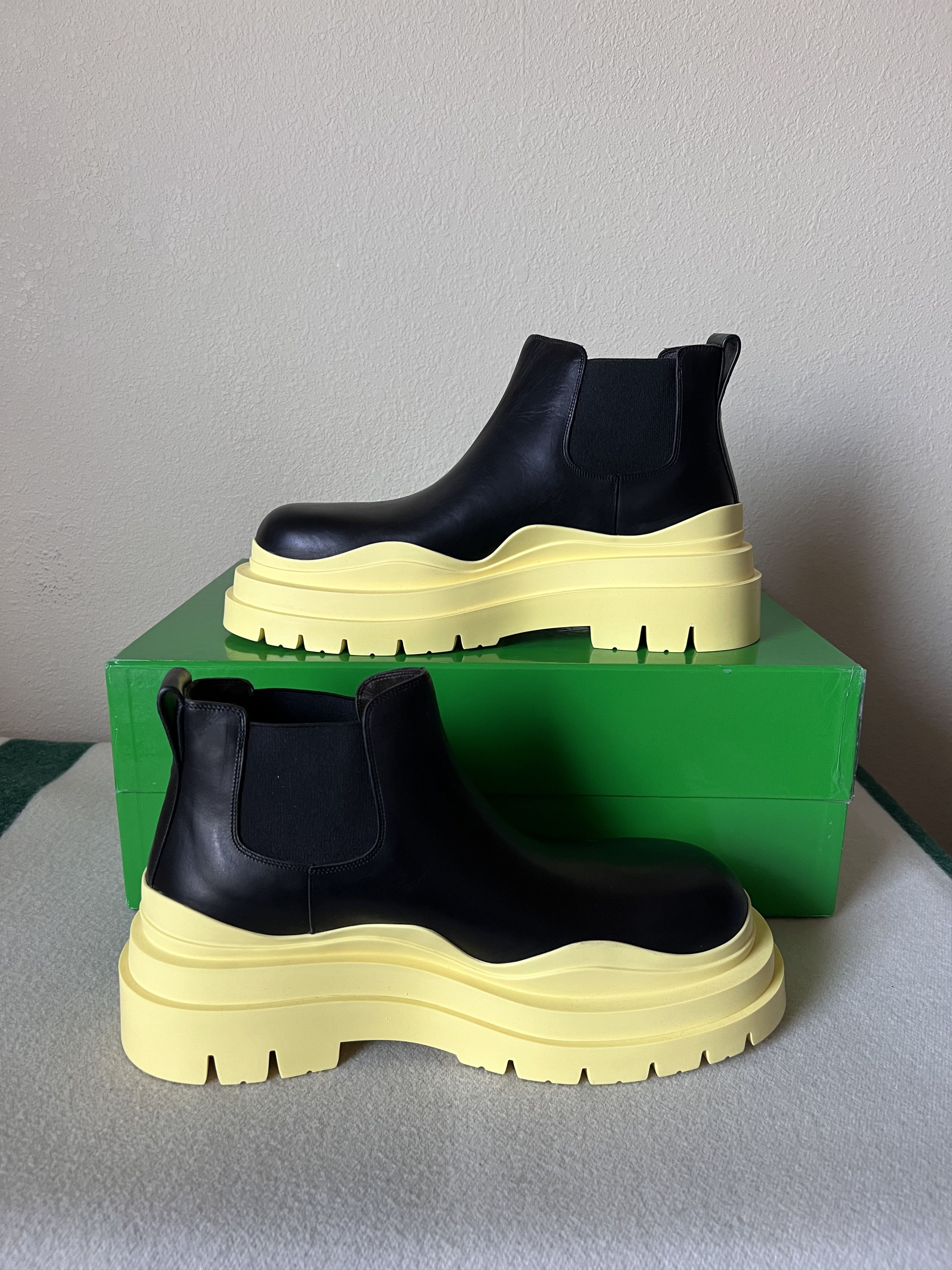 Bottega Veneta Bottega Veneta Tire Ankle Chelsea Boot in Black Lemon Size US 10 / EU 43 - 3 Thumbnail