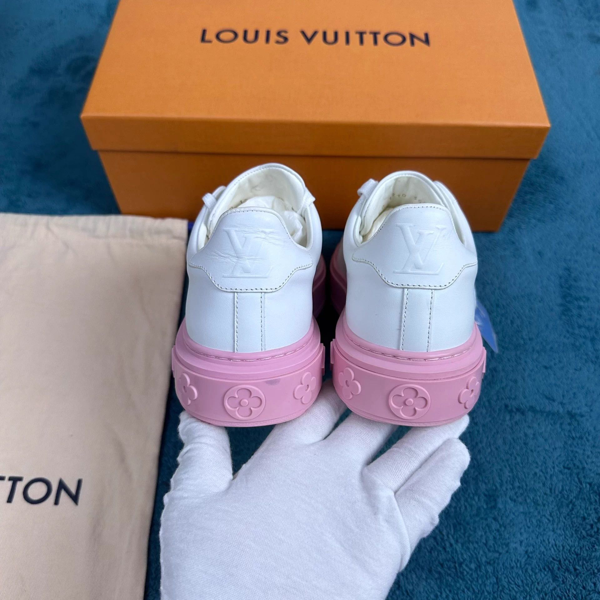 Louis Vuitton LV Time Out Low-Top Leather Sneaker White & Pink Size US 5 / IT 35 - 4 Thumbnail