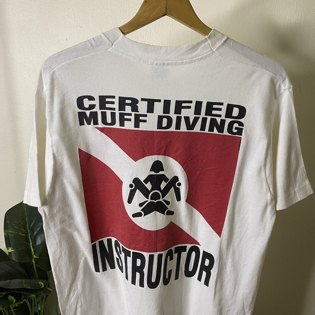 Vintage Vintage 1990s Certified Muff Diving Instructor Humor Tee Size US M / EU 48-50 / 2 - 2 Thumbnail
