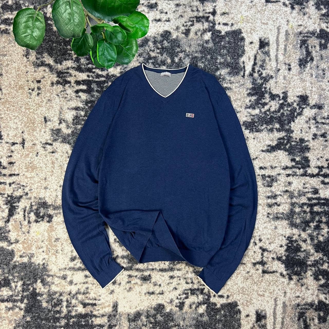 Napapijri Napapijri Mini Logo Vintage V-Neck Light Sweater Size US XL / EU 56 / 4 - 1 Thumbnail