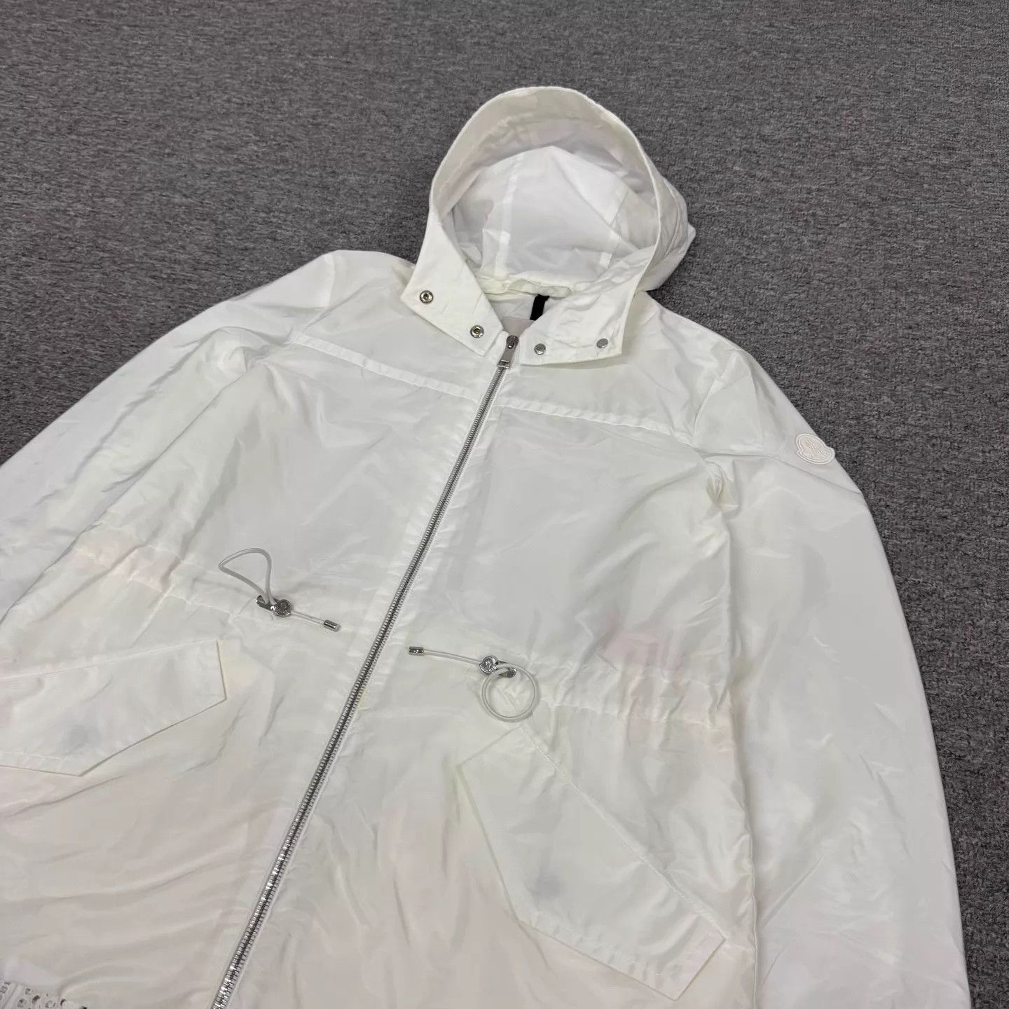 Moncler Moncler Cuff Logo White Shell Jacket Pleated Panel Size XS / US 0-2 / IT 36-38 - 3 Thumbnail