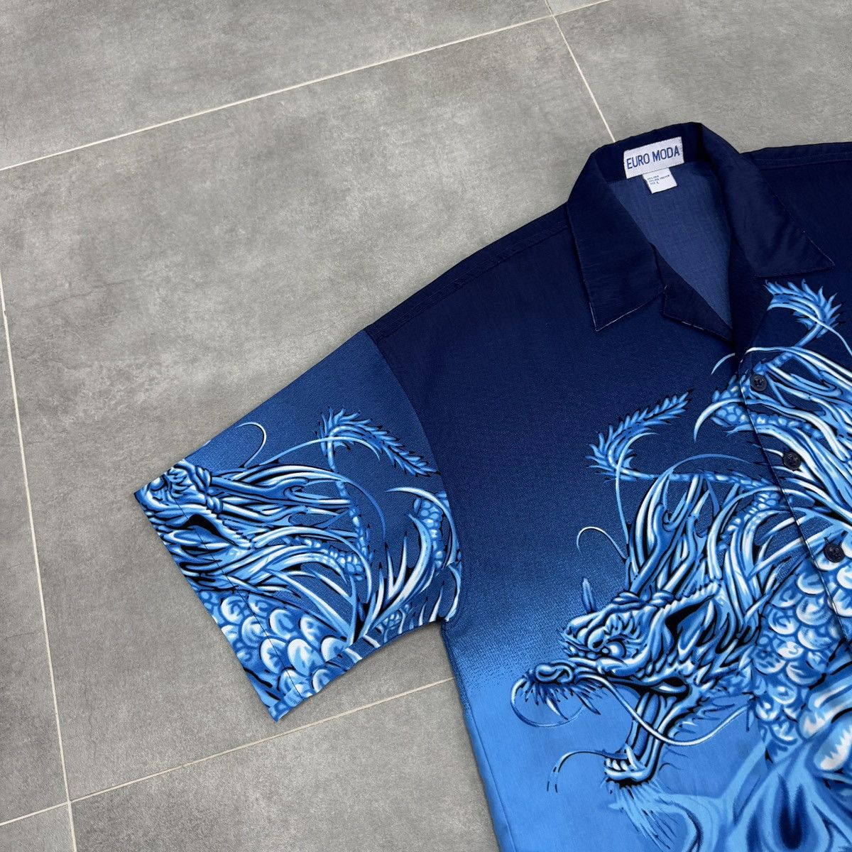 Japanese Brand × Vintage Euro Moda Dragons Aloha Hawaiian Silk Button Shirt Size L Size US L / EU 52-54 / 3 - 3 Thumbnail