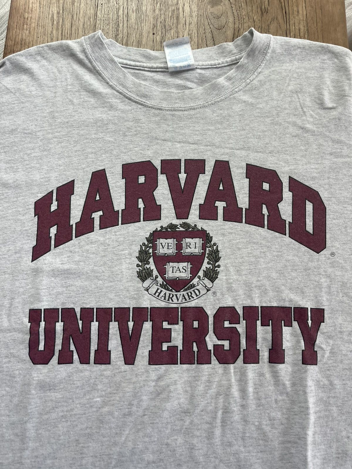 Vintage Vintage HARVARD UNIVERSITY Logo Tshirt Size US XL / EU 56 / 4 - 3 Thumbnail