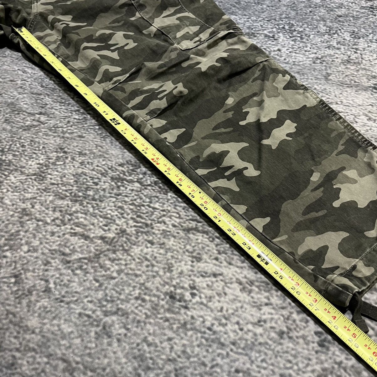 Banana Republic Vintage Banana Republic Camo Cargo Pants 2000s Y2K 38x28 Size US 38 / EU 54 - 14 Thumbnail