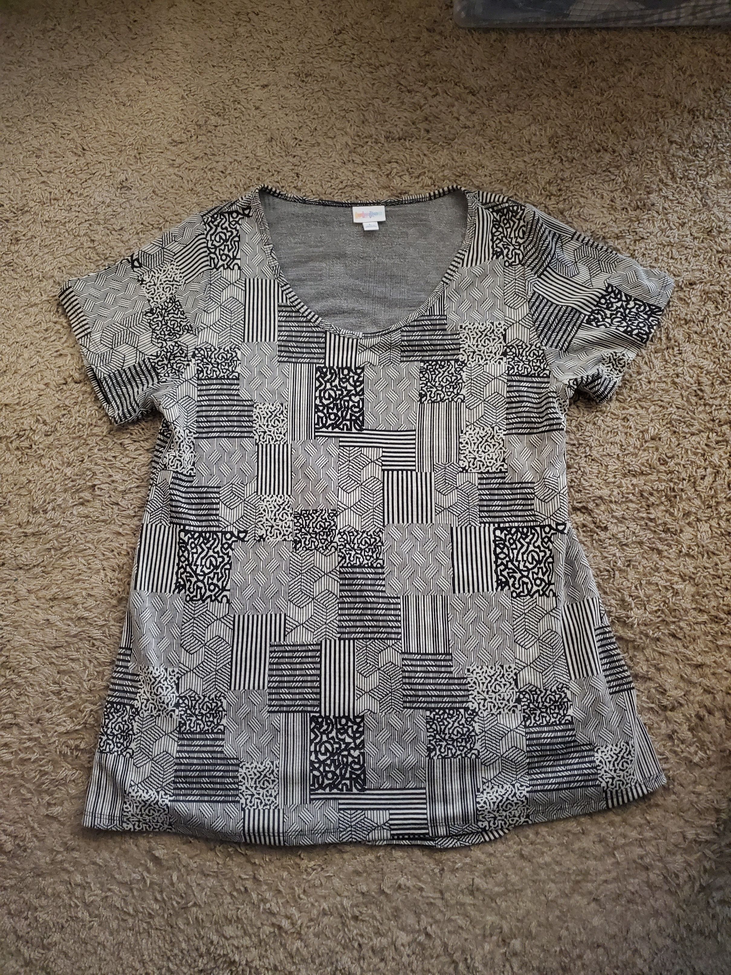 Other LulaRoe Geometric Abstract Artsy 3D Shapes Top (size L) Size L / US 10 / IT 46 - 1 Thumbnail