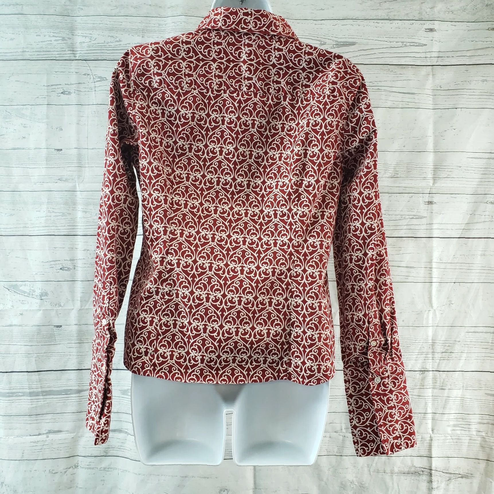 Talbots Talbots Womens Printed Shirt Sz 8P Red White Scrolls Long Sleeve Button Front Shirt Womens Petite 8P Red Scrolls Cotton Blend Vintage No Size M / US 6-8 / IT 42-44 - 3 Thumbnail