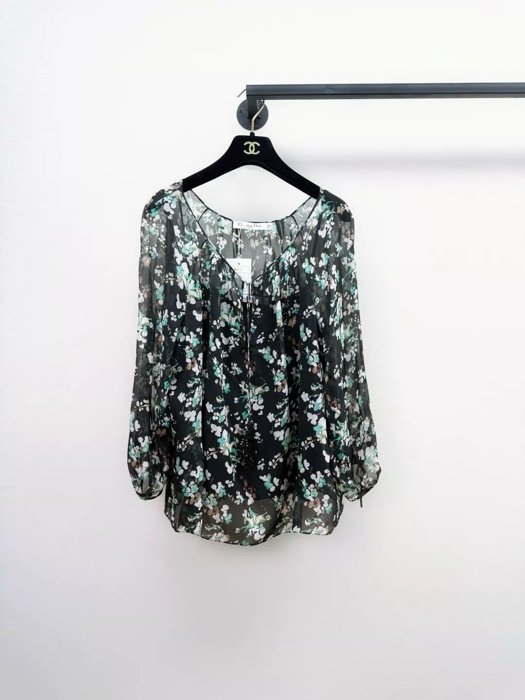 Dior Dior Women's Silk Floral Shirt 40 Worn Once Like New Size M / US 6-8 / IT 42-44 - 1 Thumbnail
