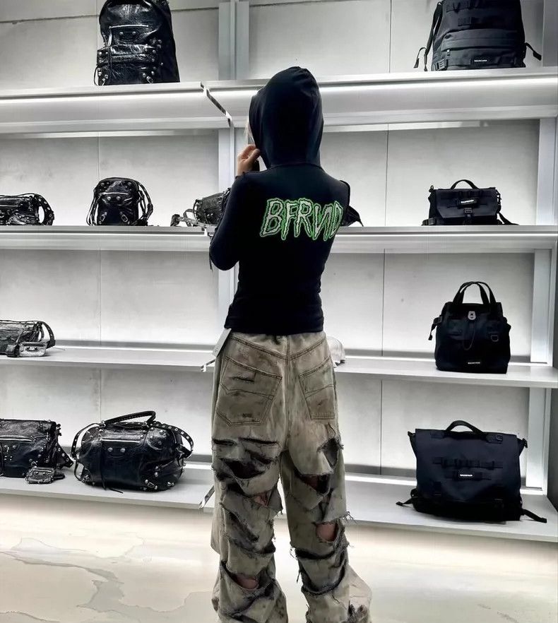 Balenciaga Balenciaga size L Super Destrop tore jeans. Size US 27 - 7 Thumbnail