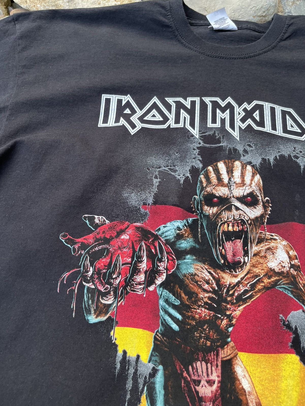 Band Tees × Iron Maiden × Vintage Vintage Iron Maiden Germany flag the book of souls tour tee Size US XL / EU 56 / 4 - 10 Thumbnail