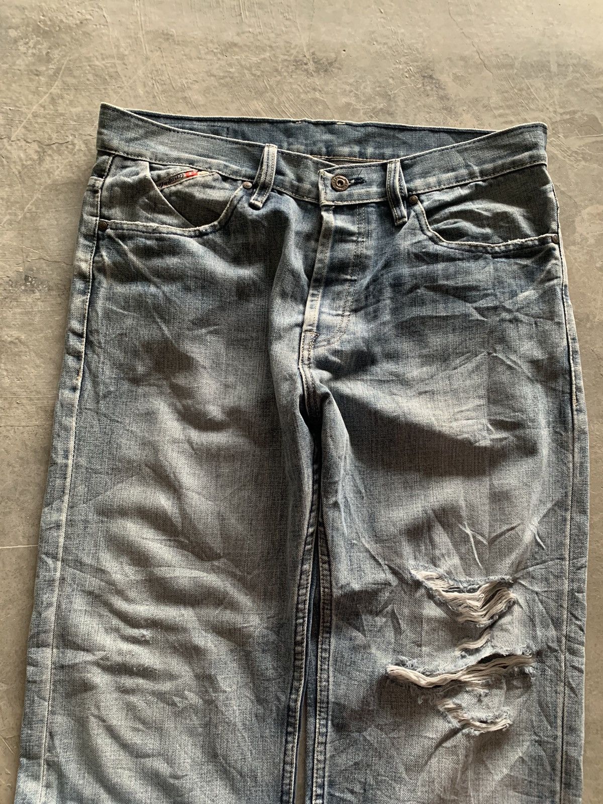 Diesel distressed diesel jeans straight loose d rise style Size US 37 - 4 Thumbnail
