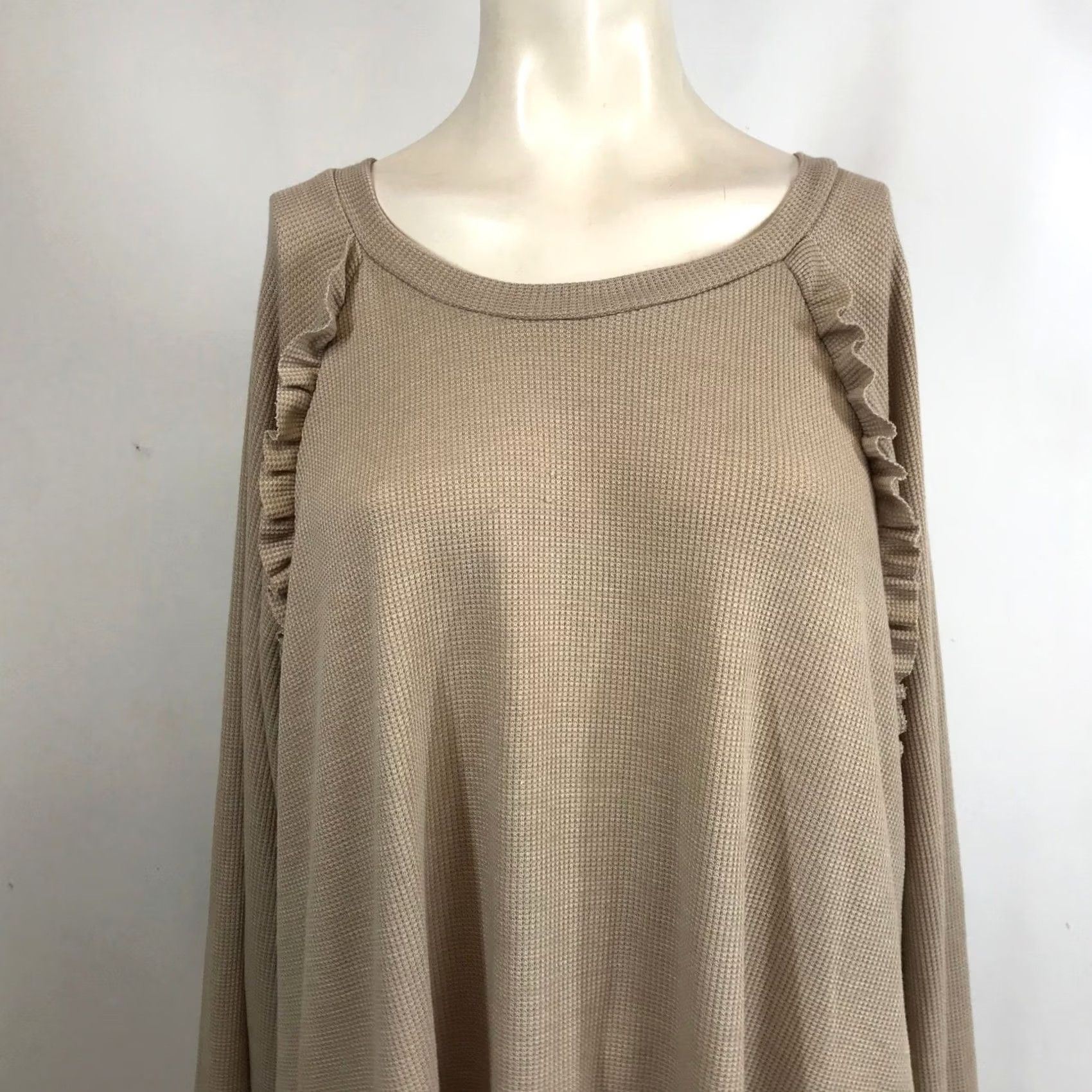 Vintage LIKE LOVE Tan Waffle Knit Ruffle Sleeve Long Sleeve Top Women's 2X Size XXL / US 16-18 / IT 52-54 - 2 Thumbnail