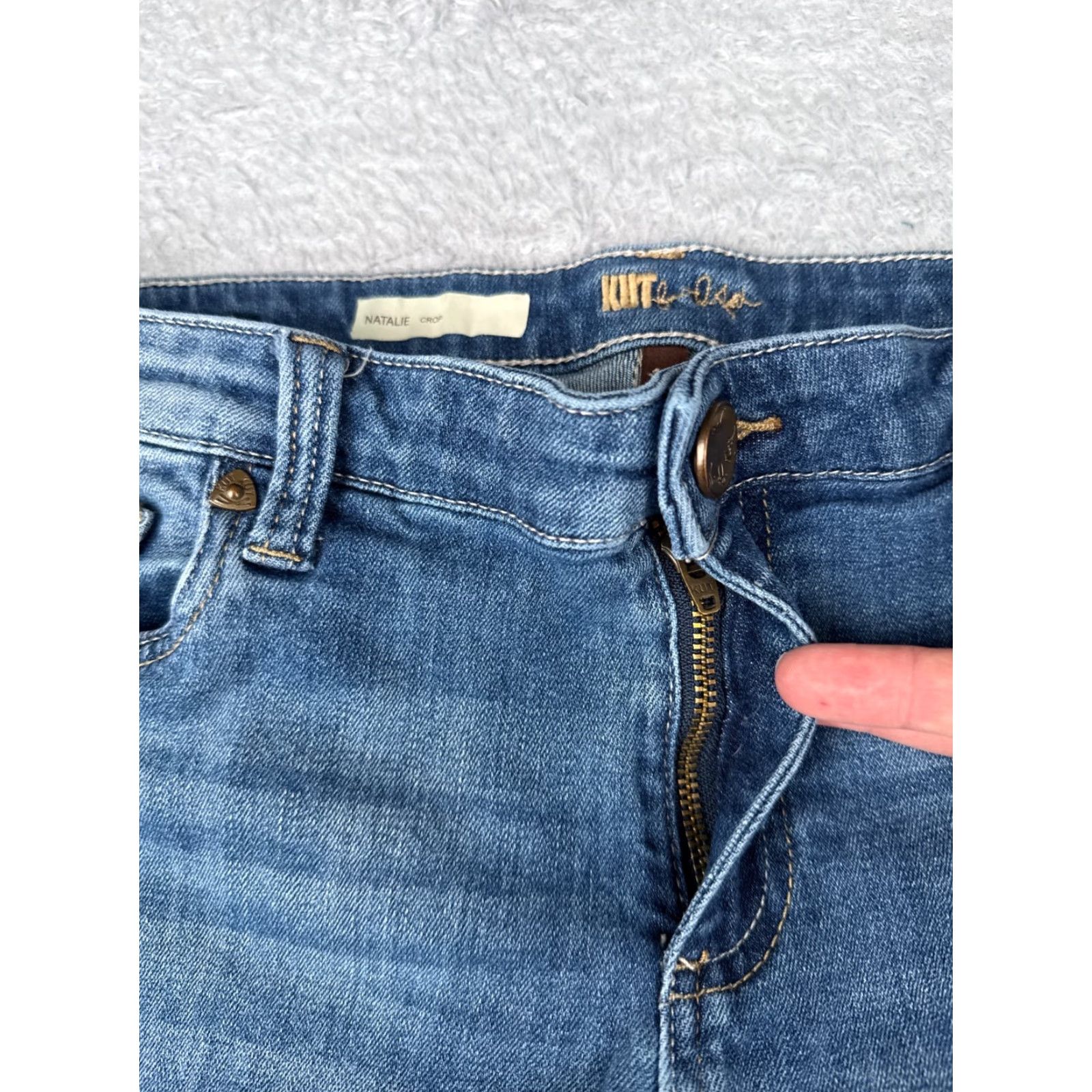 Vintage KUT from the Kloth Jeans Womens 10 Blue Denim Natalie Crop Distressed Mid 31x18 Zip Cropped Regular 5-Pocket Style Modern Classic Size 32" / US 10 / IT 46 - 5 Thumbnail