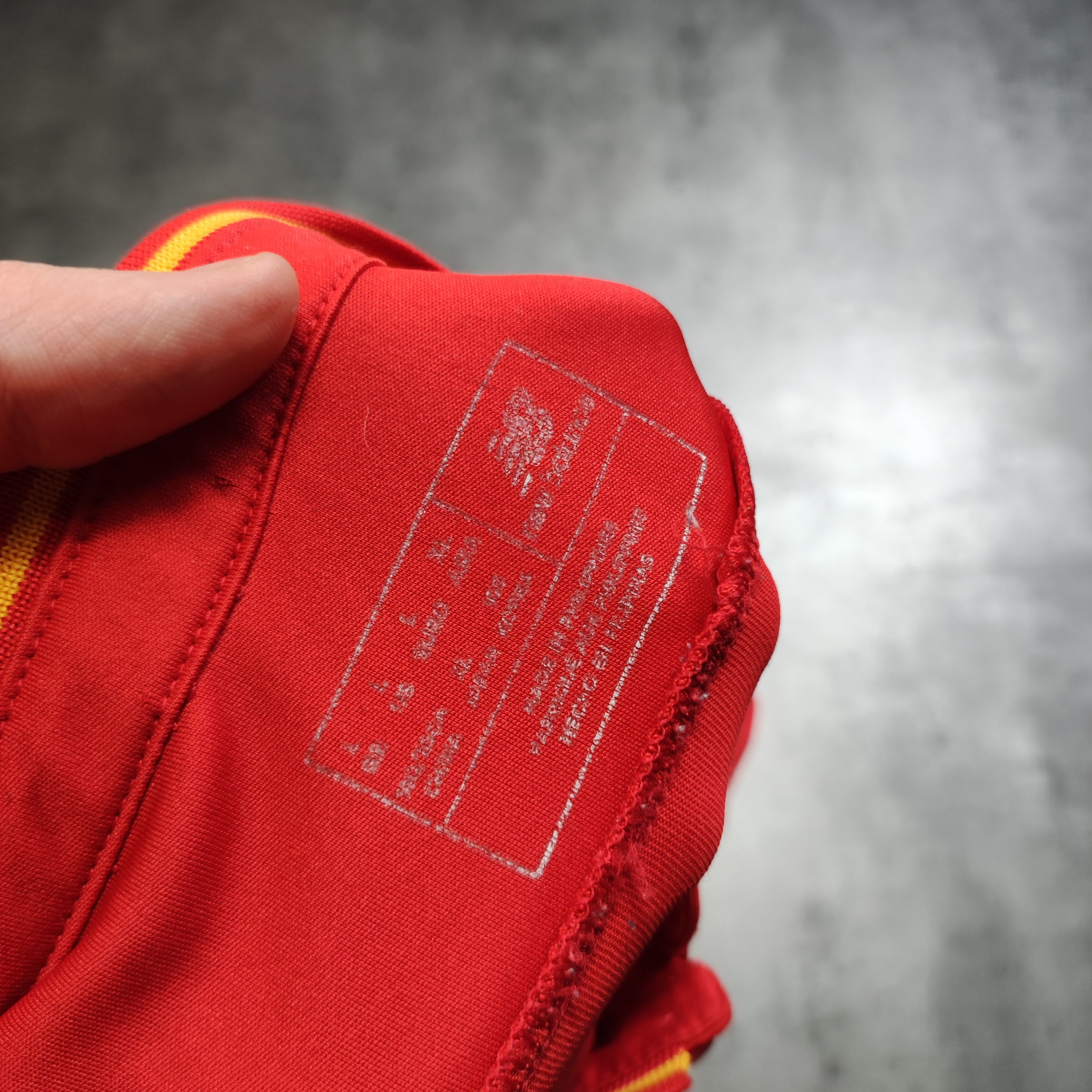 Vintage Vintage RARE 2016 Liverpool FC New Balance Home Jersey Size US L / EU 52-54 / 3 - 7 Thumbnail