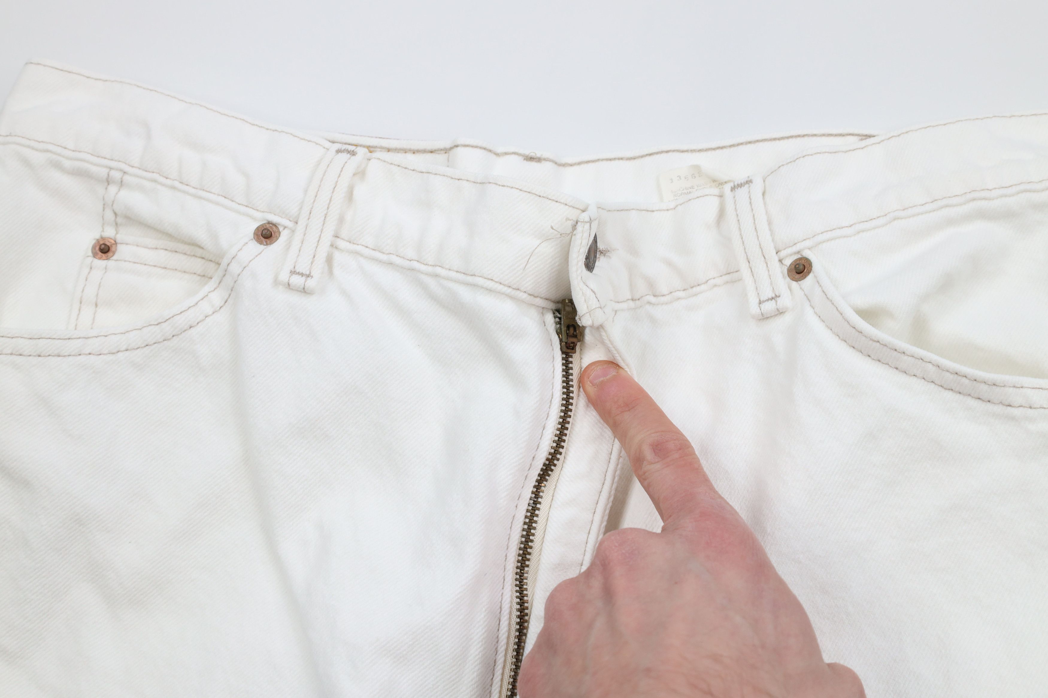 Levi's × Vintage Vintage 90s Levis 550 Orange Tab Fit Tapered Leg Jeans White Size 38 - 8 Thumbnail