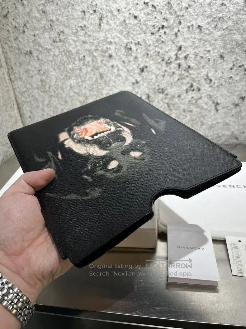 Givenchy Givenchy Black Dog Head Laptop Sleeve. Size ONE SIZE - 5 Thumbnail