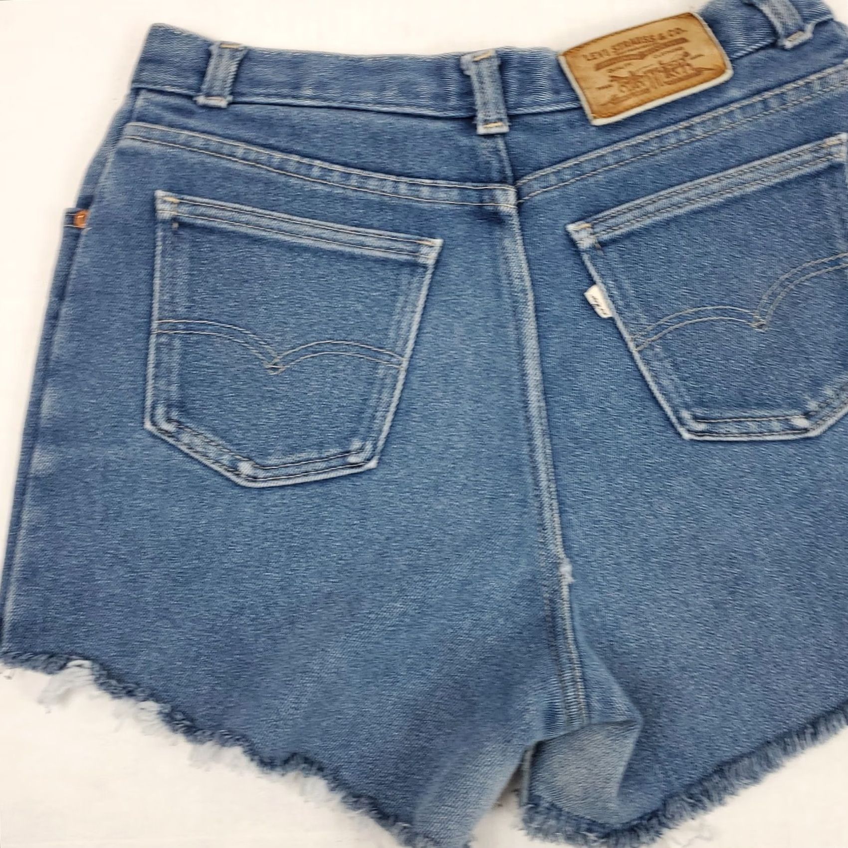 Levi's Vintage Levi's White Tab Blue Jean Cut Offs Womens Size 16 W30 x 3" Inseam Rockabilly Denim Jeans 1970s US Levis Mens Womens Girls Size 38" / US 16 / IT 52 - 2 Thumbnail