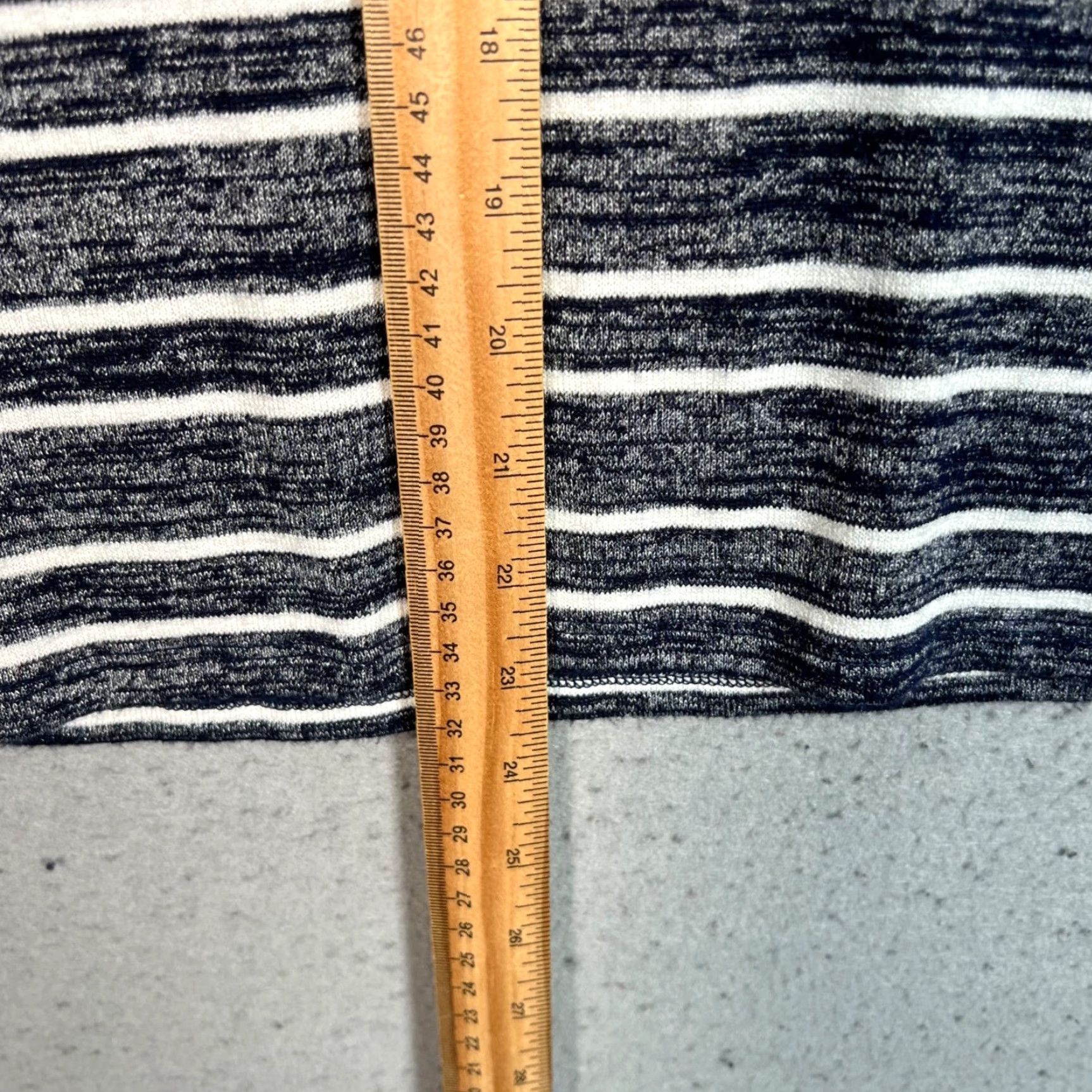 Banana Republic Banana Republic T-Shirt Striped Short Sleeve XS Womens Black & White Shirt, 90s, Vintage, Regular Size XS Womens Size XS / US 0-2 / IT 36-38 - 6 Thumbnail