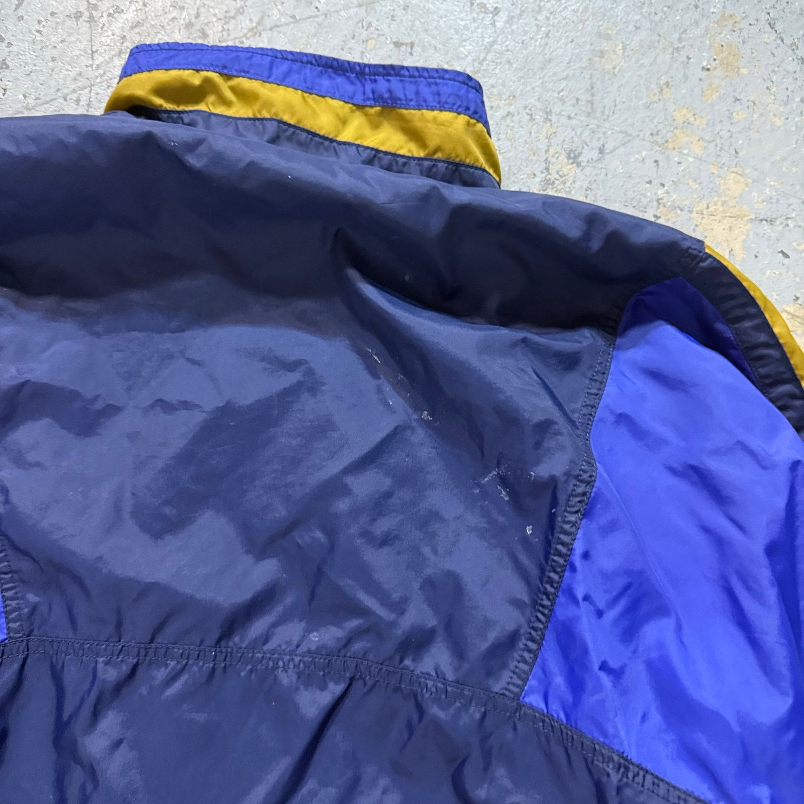 Nike Vintage Nike Track Windbreaker Jacket XL Size US XL / EU 56 / 4 - 5 Thumbnail