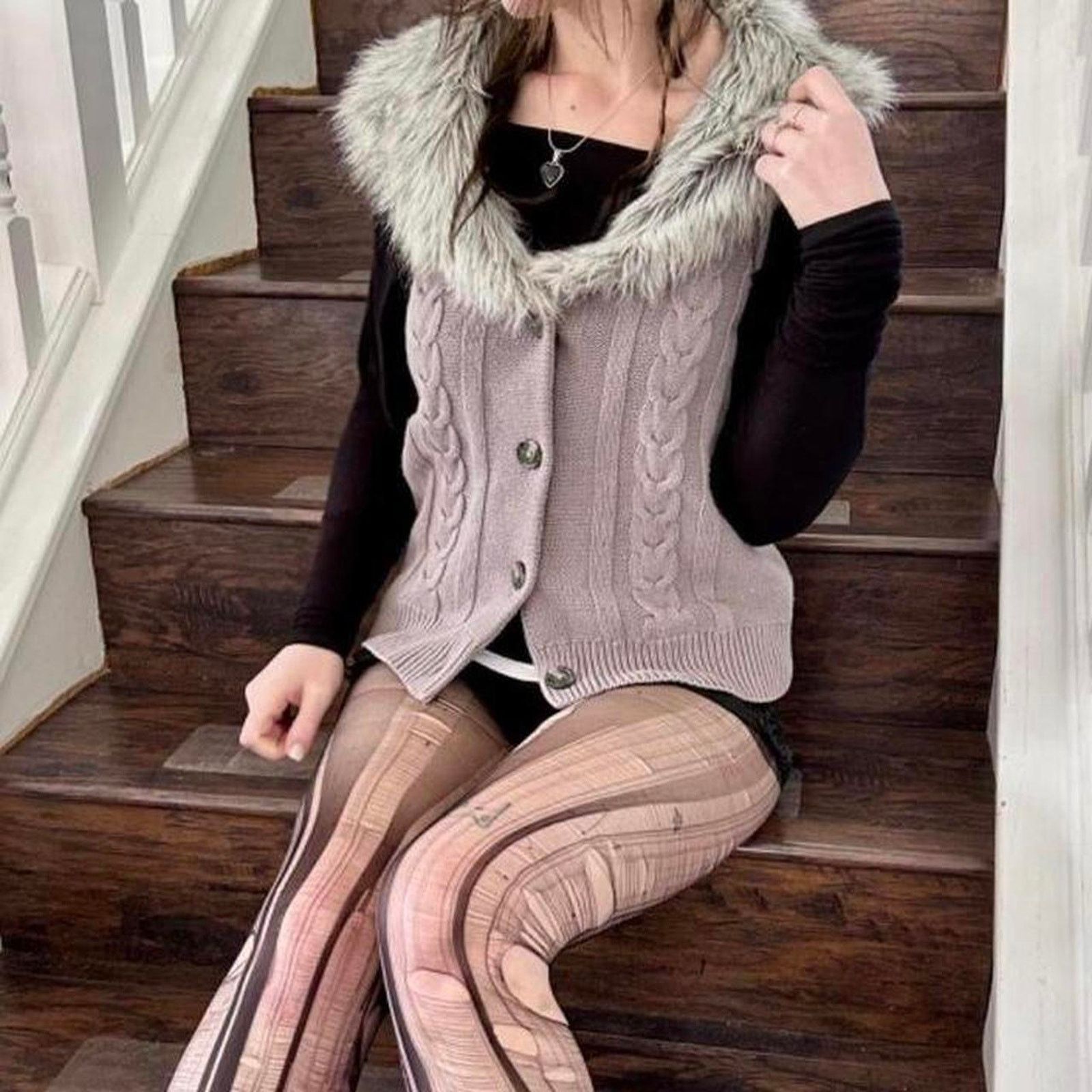 Ann Taylor gray boho gyaru knit faux fur vest Size L / US 10 / IT 46 - 5 Thumbnail