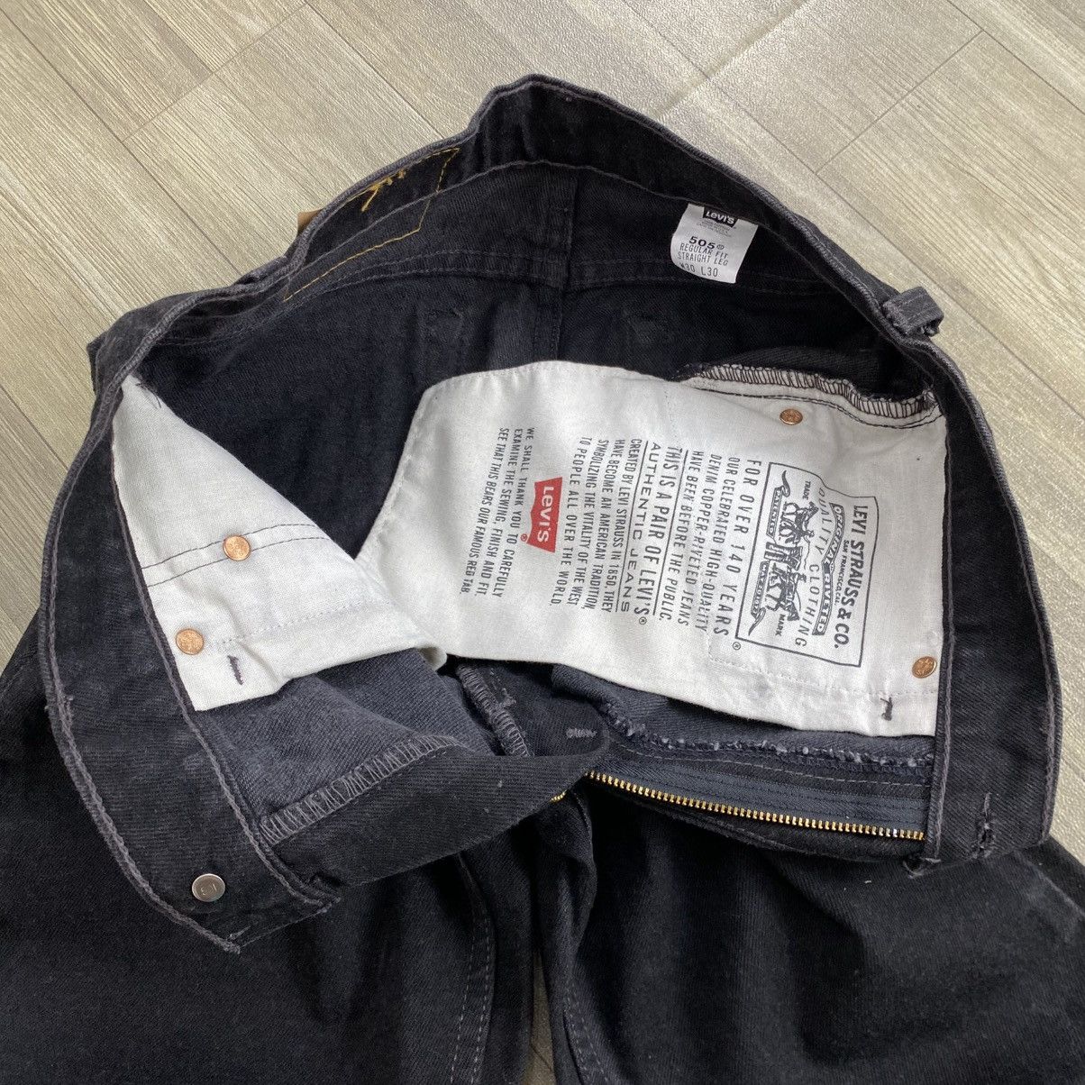 Levi's Vintage Clothing 1990s Vintage Levis 505 USA 303 Solid Black Straight Jeans Size US 30 / EU 46 - 4 Thumbnail