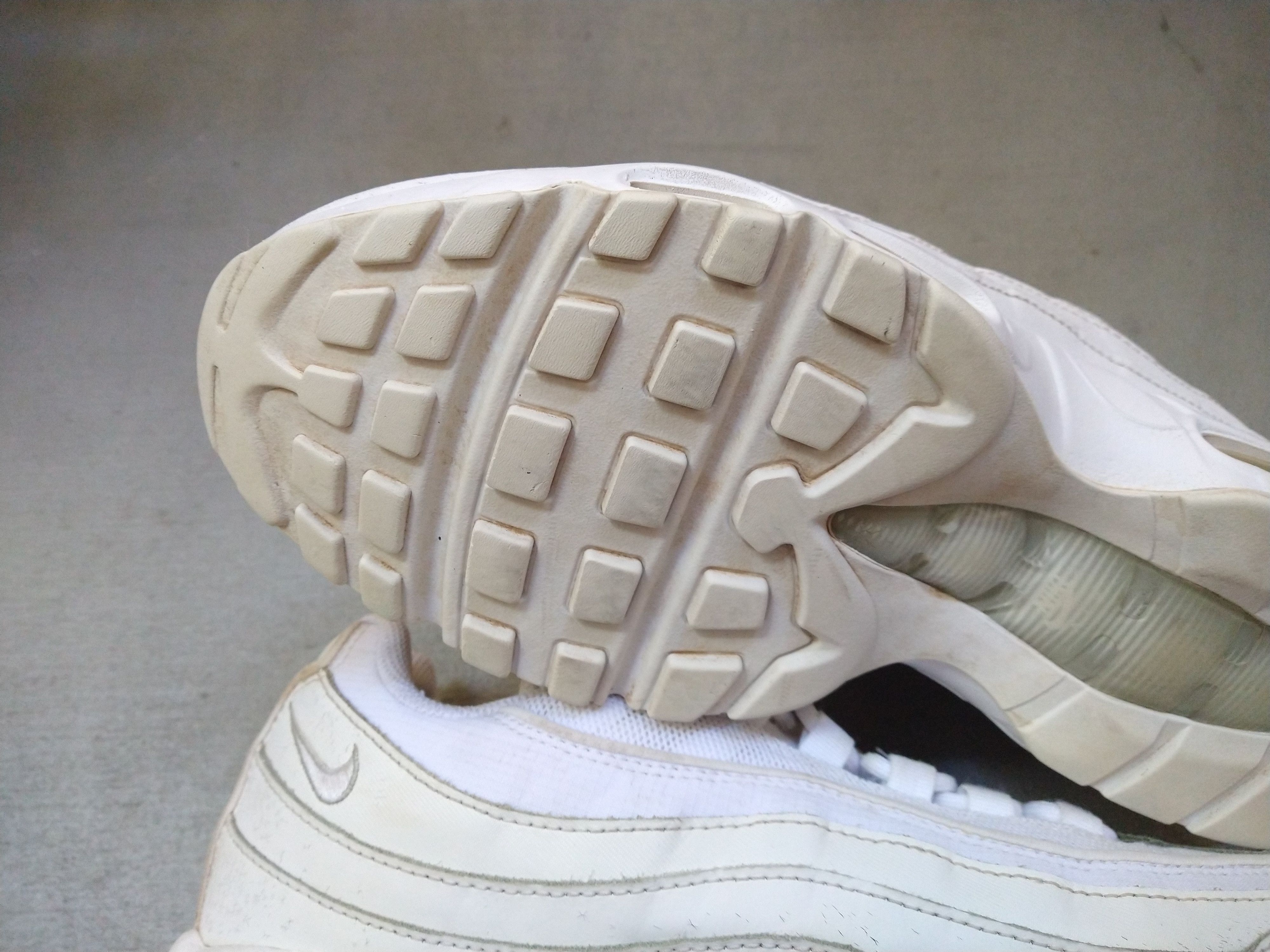 Nike Nike Air Max 95 Essential Triple White Size 10 CT1268-100 Size US 10 / EU 43 - 17 Thumbnail