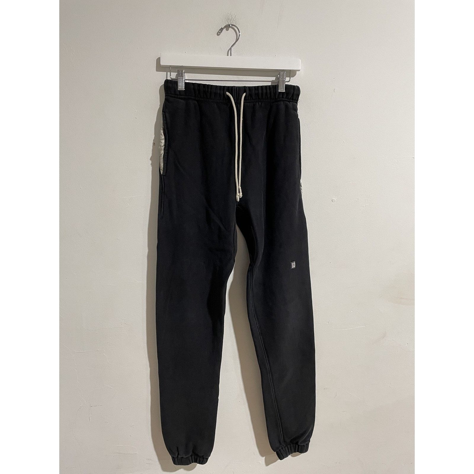 Advisory Board Crystals ADVISORY BOARD CRYSTALS ABC BLACK JOGGER SWEAT PANT SIZE M Size US 30 / EU 46 - 1 Thumbnail