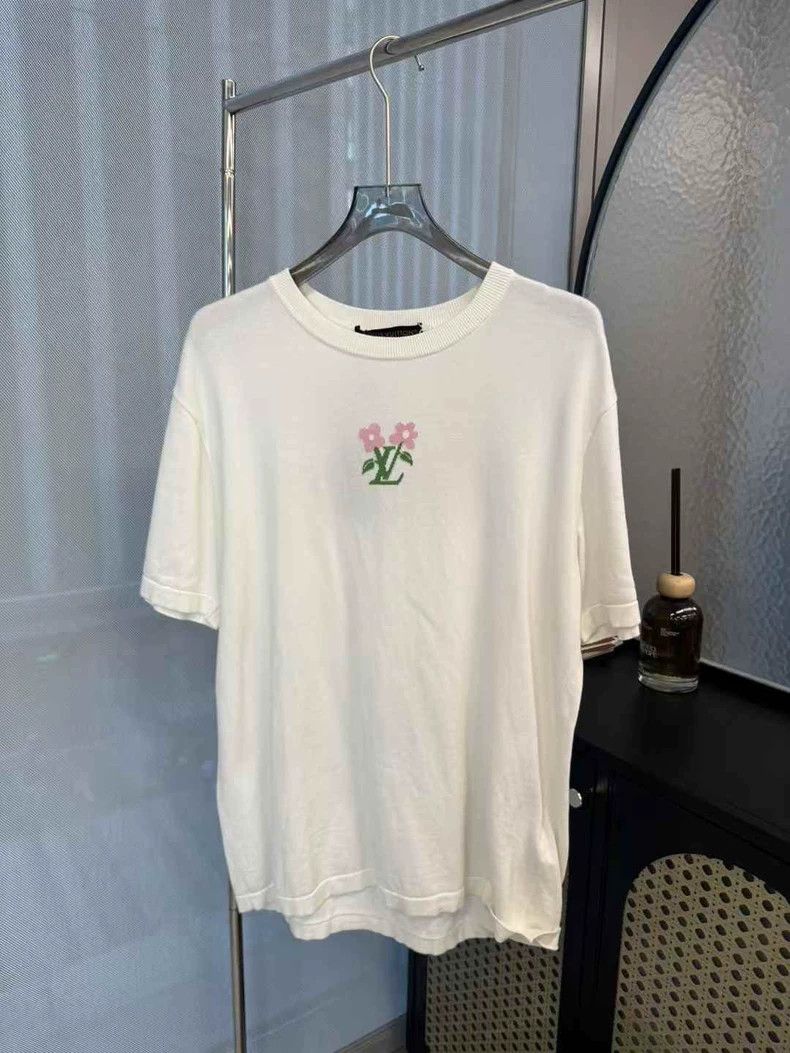 Louis Vuitton Louis Vuitton Co-branded white flowered knit short sleeves Size US XL / EU 56 / 4 - 1 Thumbnail