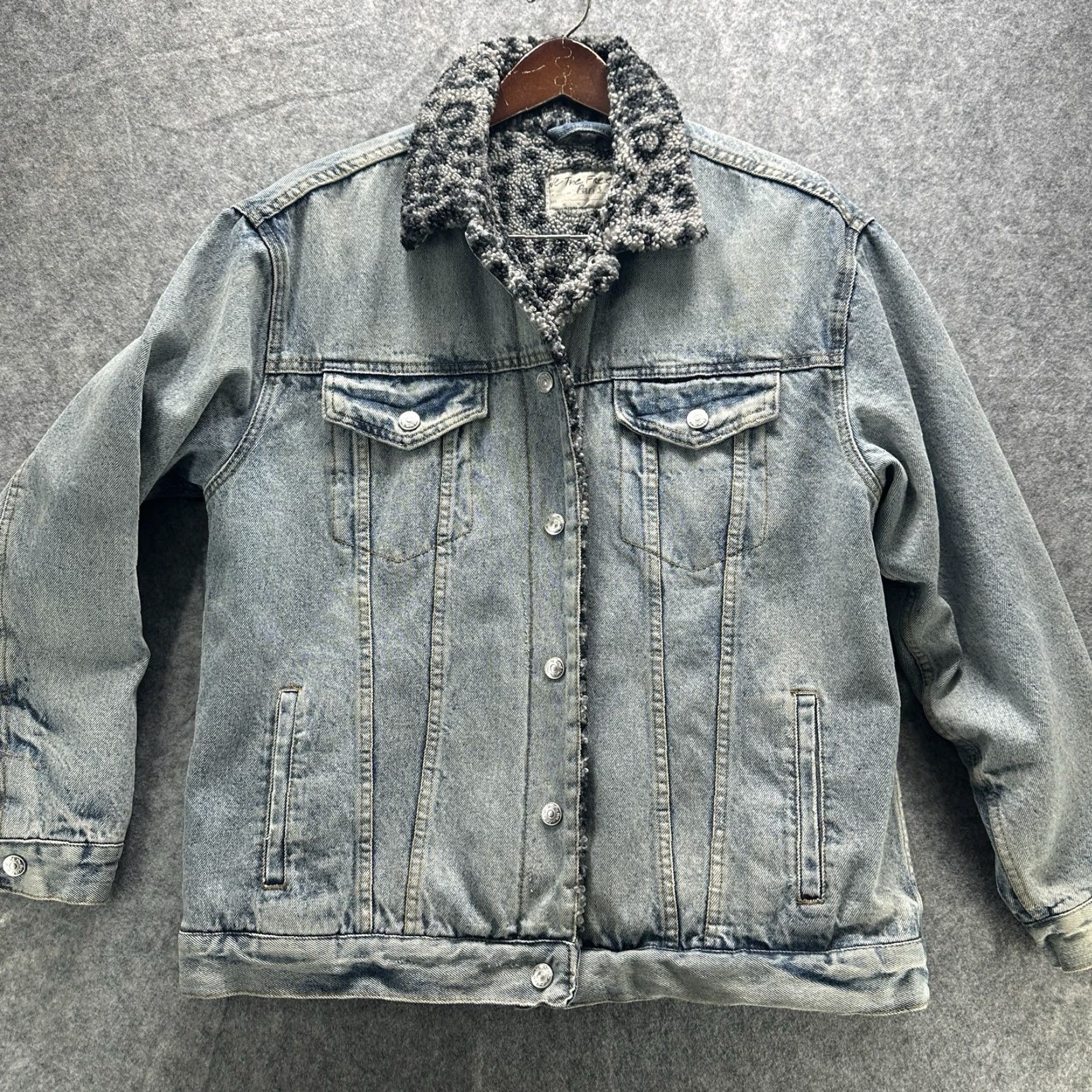 Free People Free People We The Free Motorcycle Jacket Denim Trucker Leopard Sherpa Collar Blue S Womens Vintage No N/A Size S / US 4 / IT 40 - 2 Thumbnail