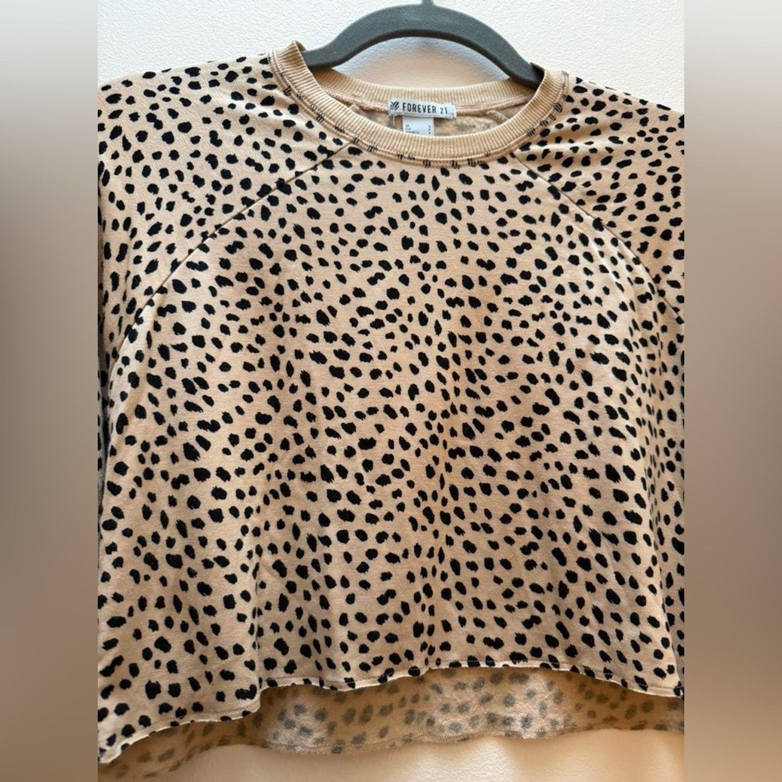 Forever 21 Forever 21 Cheetah Print Crop Top Size Small Size S / US 4 / IT 40 - 3 Thumbnail