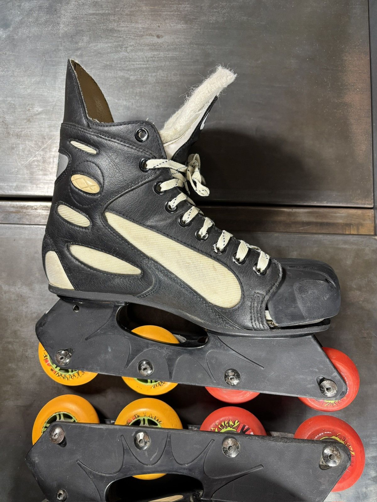 Nike 1990s Nike Zoom Air Agitate Vintage Rollerblade InLine Skate Size US 7 / EU 40 - 12 Thumbnail