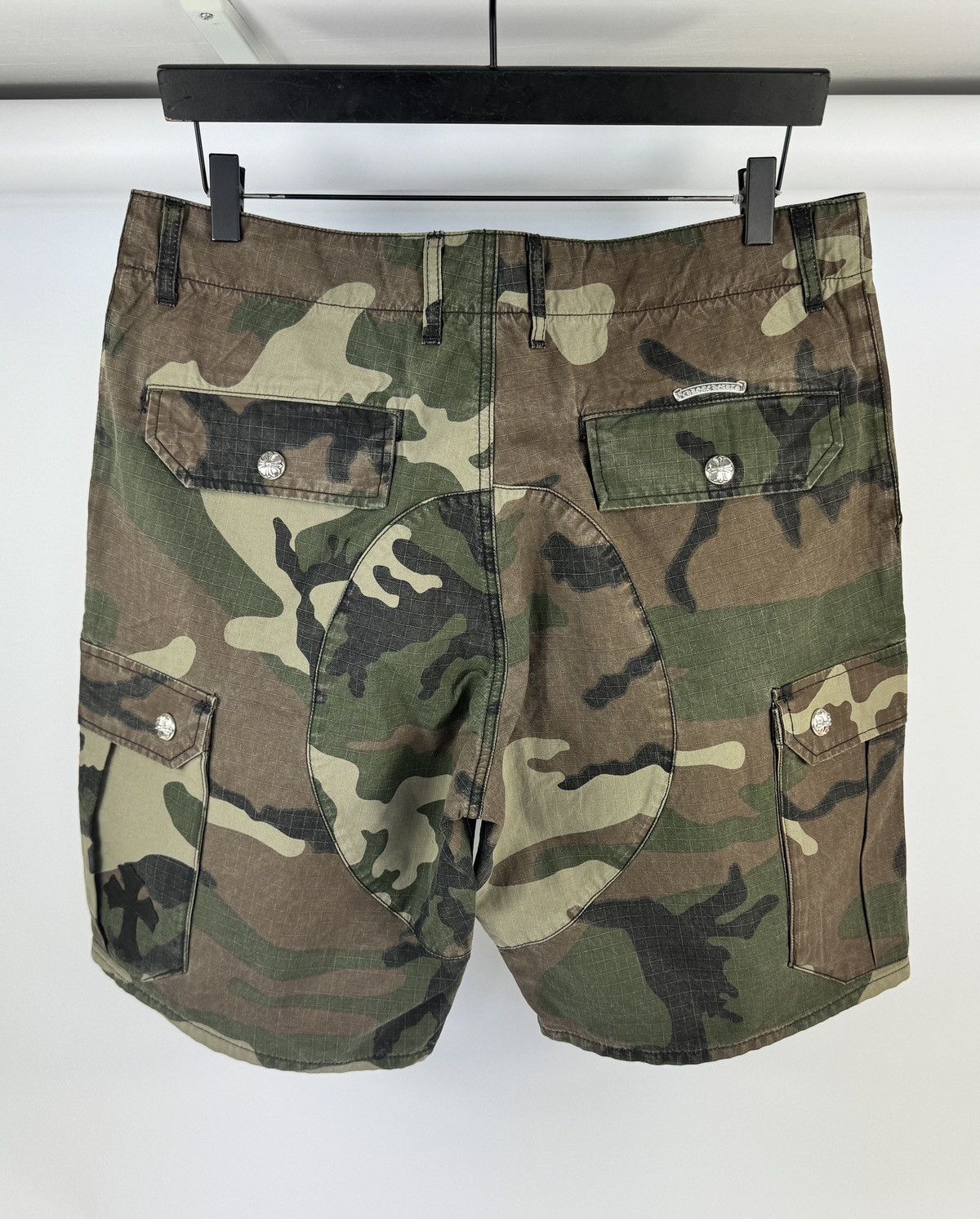 Chrome Hearts CAMOUFLAGE SINGLE BLACK CROSS SILVER BUTTON DETAILED SHORTS Size US 36 / EU 52 - 4 Thumbnail