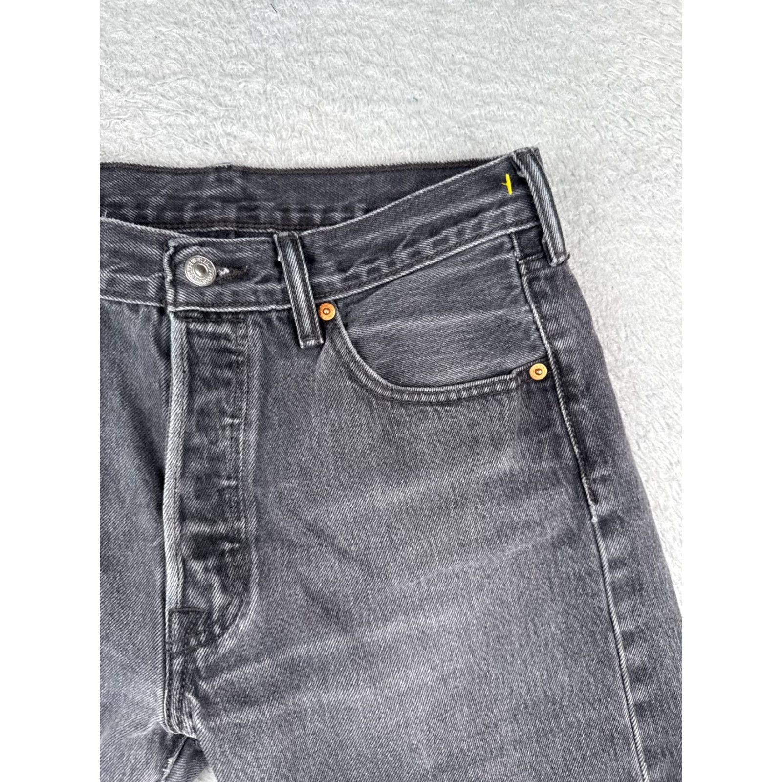 Levi's Levis Women’s Denim Shorts 32 Black Cutoff Button Fly 501 Cotton Blend 29x13 Shorts Size 24" / US 00 / IT 34 - 5 Thumbnail