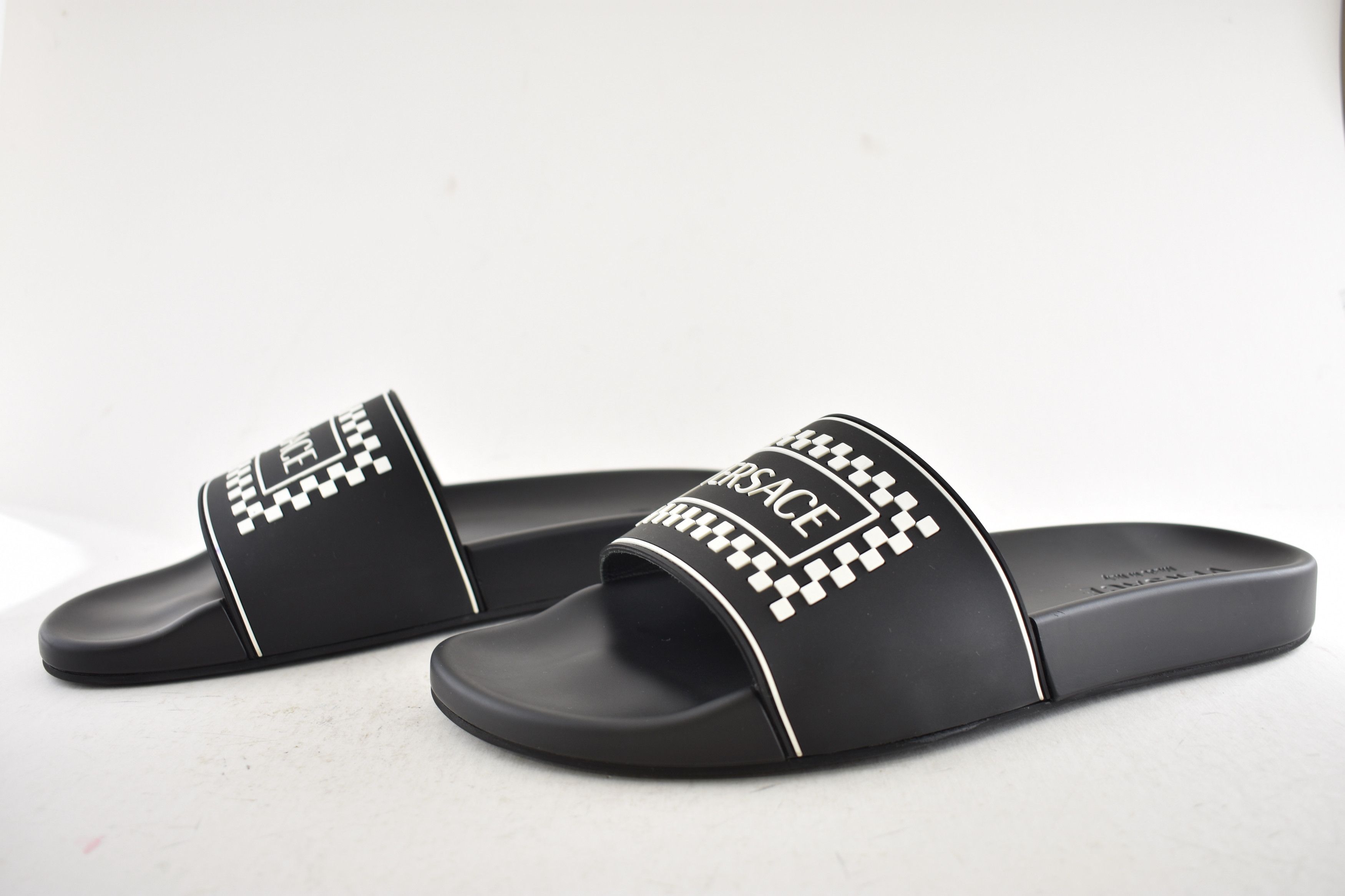 Versace White 90s Logo Rubber Slide Pool Sandal Flip Flop Flat 44 11 Size US 11 / EU 44 - 11 Thumbnail