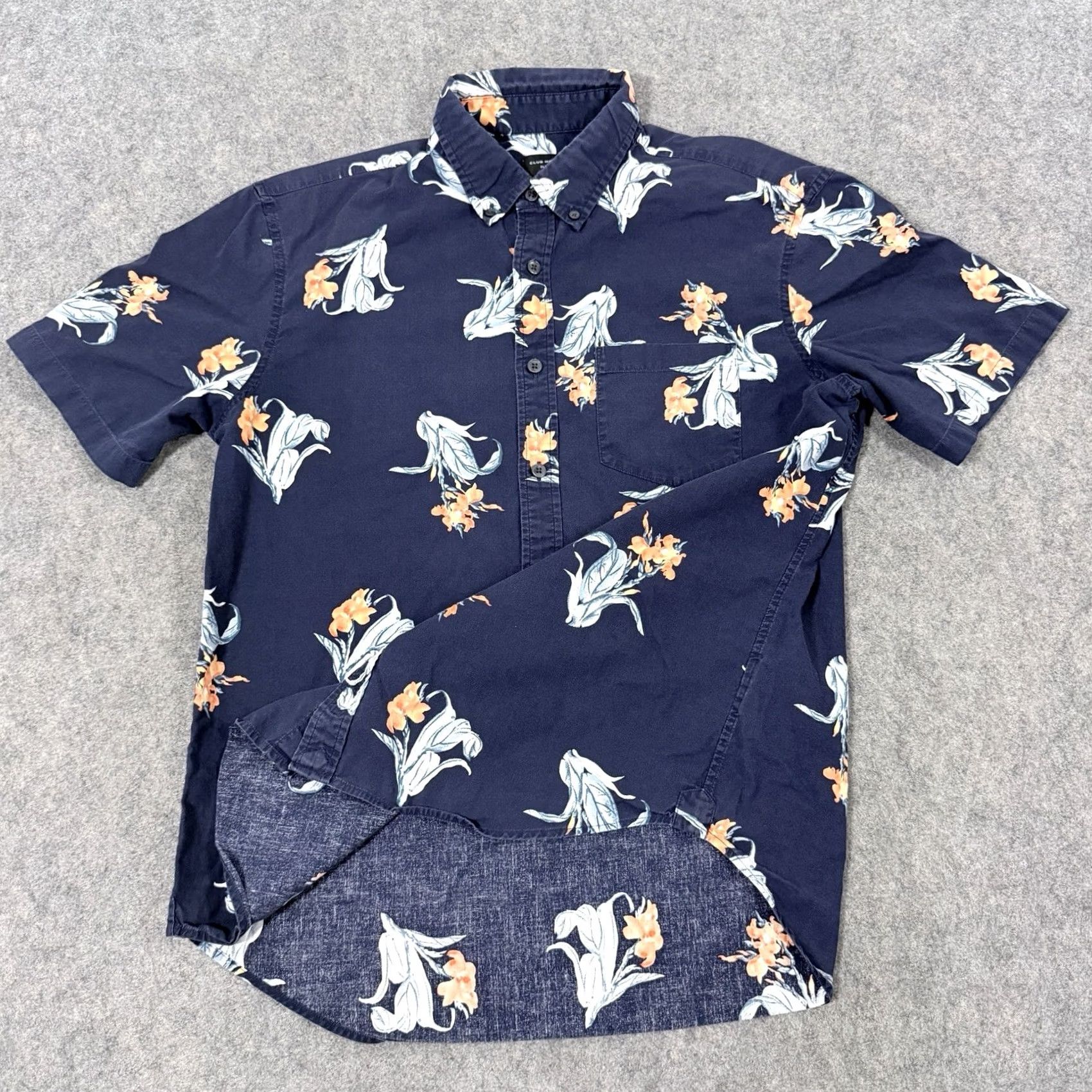 Club Monaco Club Monaco Slim Fit Short Sleeve Floral Button Down Shirt Men's Sz Medium Blue Size US M / EU 48-50 / 2 - 7 Thumbnail