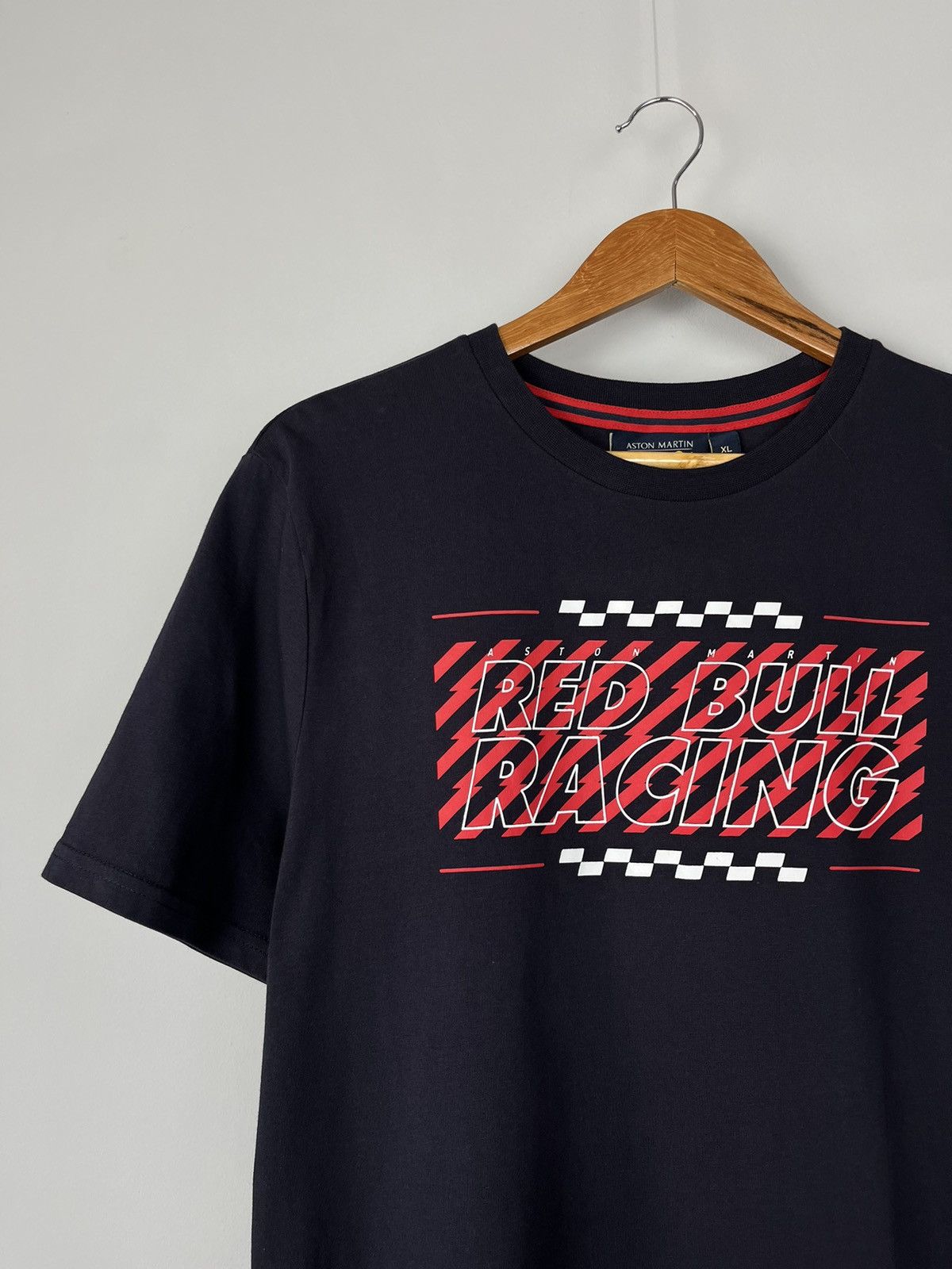 Formula 1 Aston Martin Red Bull Racing Team F1 Formula Uno Tee Shirt Size US XL / EU 56 / 4 - 2 Thumbnail