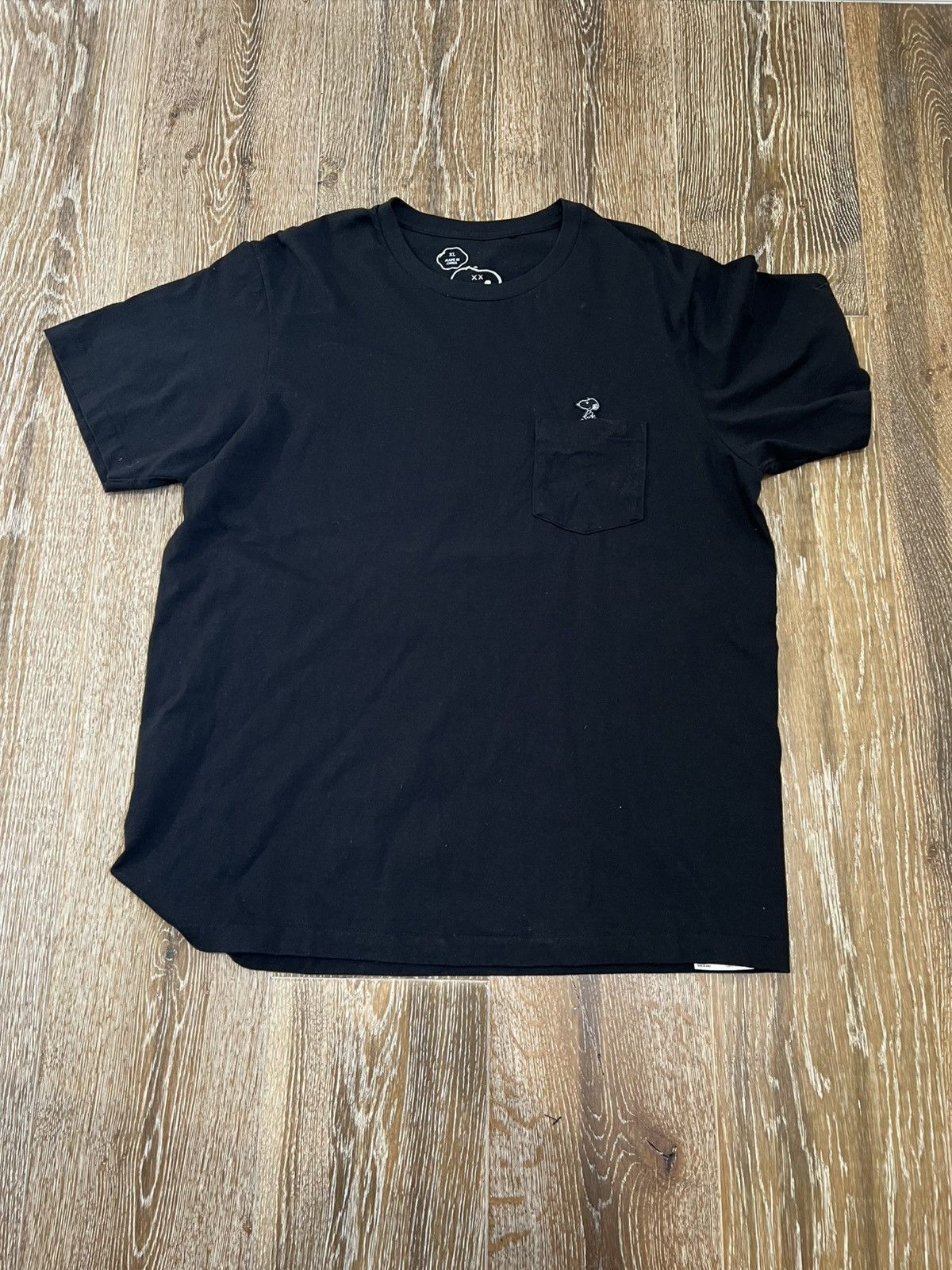 Kaws × Uniqlo Kaws snoopy uniqlo pocket tee Size US XL / EU 56 / 4 - 1 Thumbnail