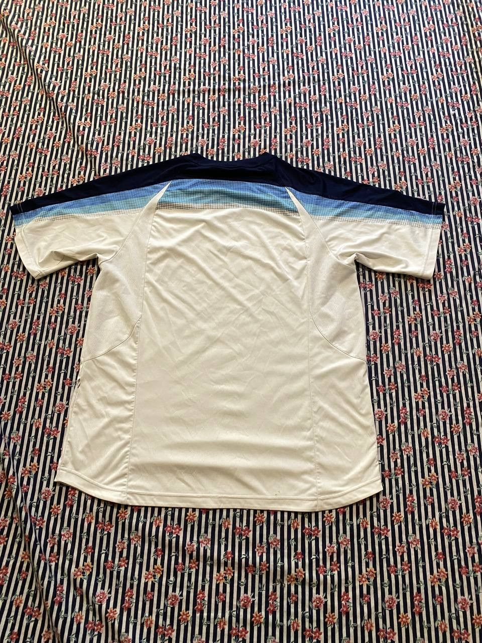 Umbro Umbro logo Streetwear T-Shirt Y2K Vintage Size US XL / EU 56 / 4 - 11 Thumbnail