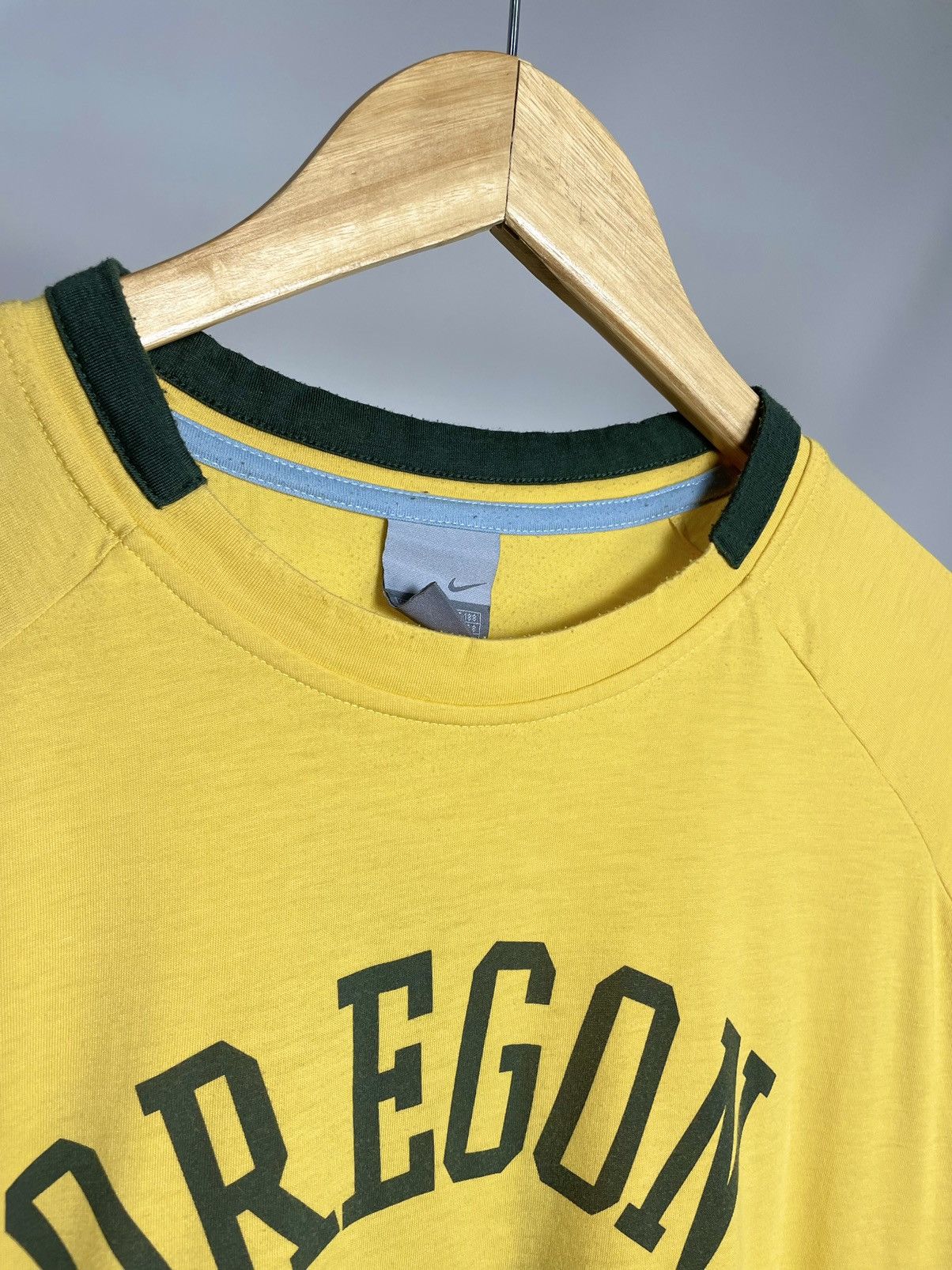 Nike Nike 🇧🇷 Vintage Oregon track yellow green jersey tee shirt Size US XL / EU 56 / 4 - 4 Thumbnail