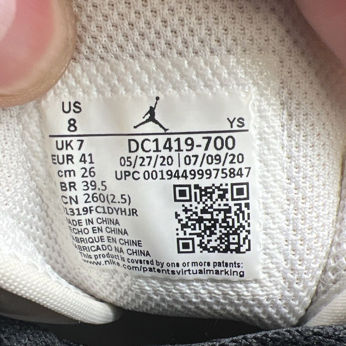 Nike Air Jordan 1 mid metallic gold Size US 8 / EU 41 - 8 Thumbnail