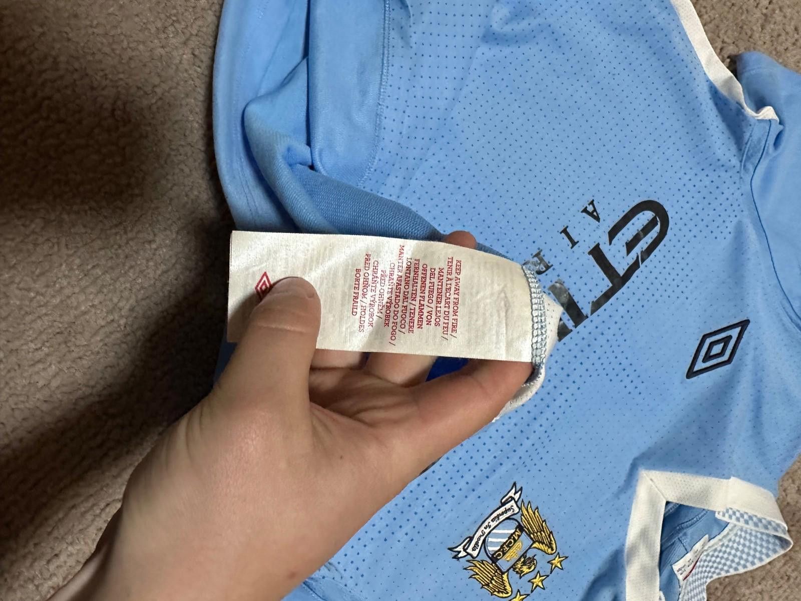 Umbro Umbro Manchester City 2011/12 Home jersey football Shirt Size US M / EU 48-50 / 2 - 5 Thumbnail