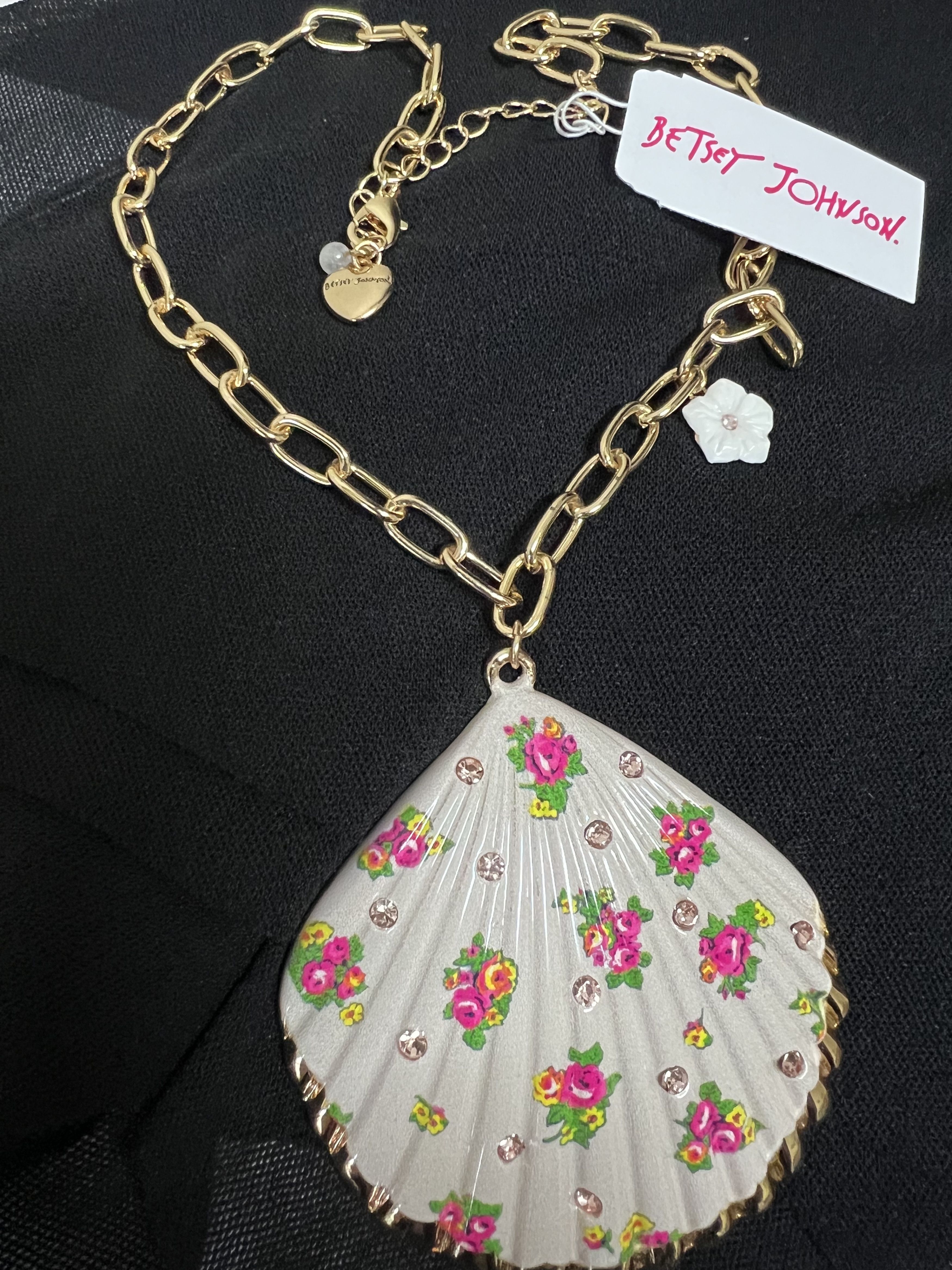 Betsey Johnson New with Tag Betsey Johnson Scallop Seashell Necklace Size ONE SIZE - 5 Thumbnail