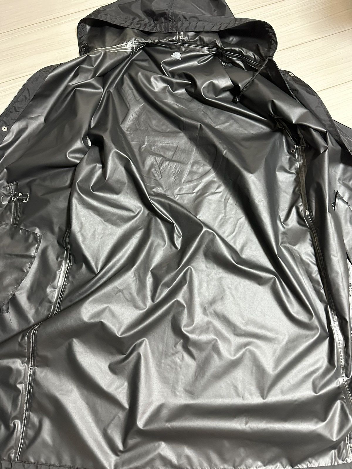 Vetements Vetements Anarchy Raincoat Size US M / EU 48-50 / 2 - 9 Thumbnail