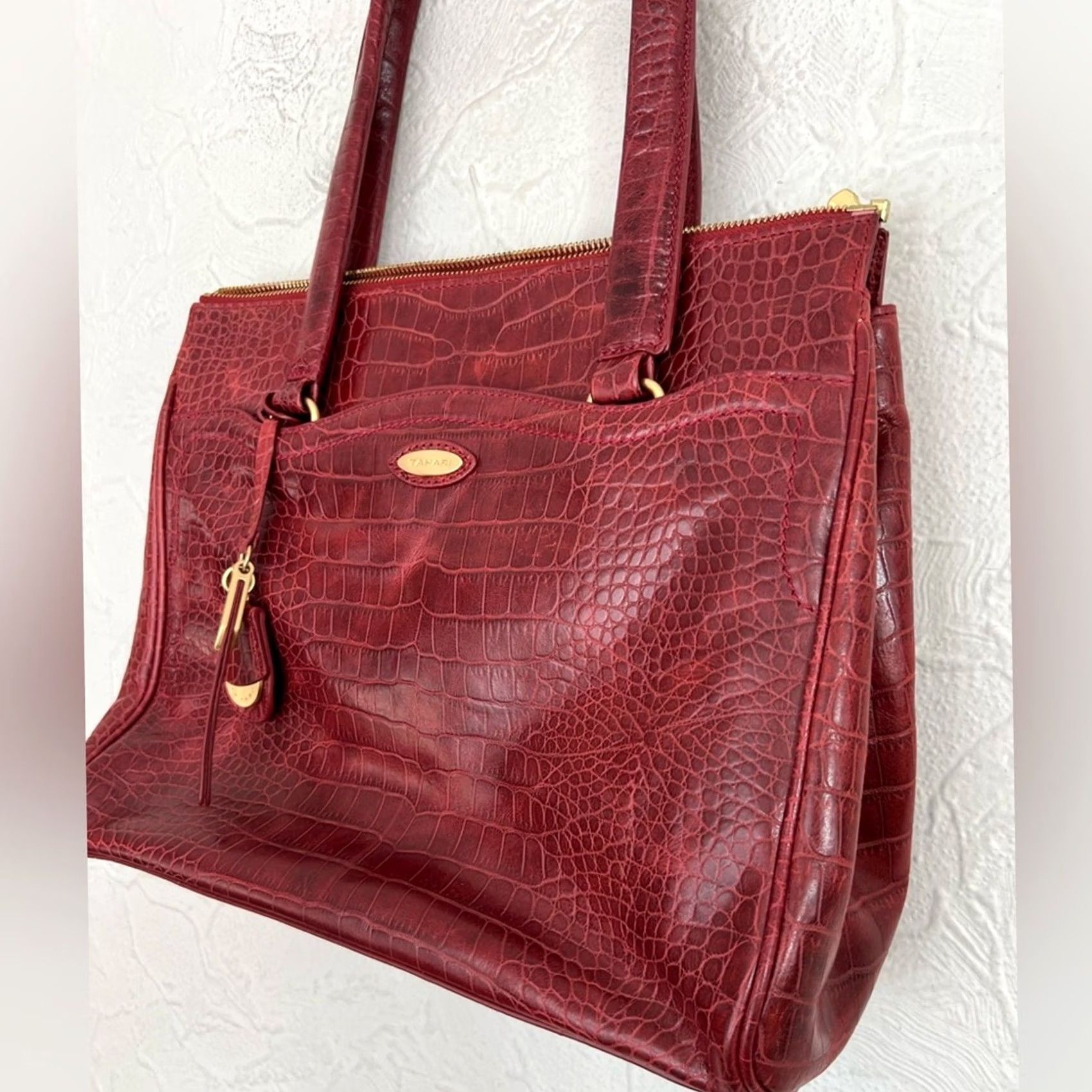 Vintage Elie Tahari Crocodile Embossed Red Leather Tote EUC Tote Women Leather Red Tahari EUC Size ONE SIZE - 2 Thumbnail