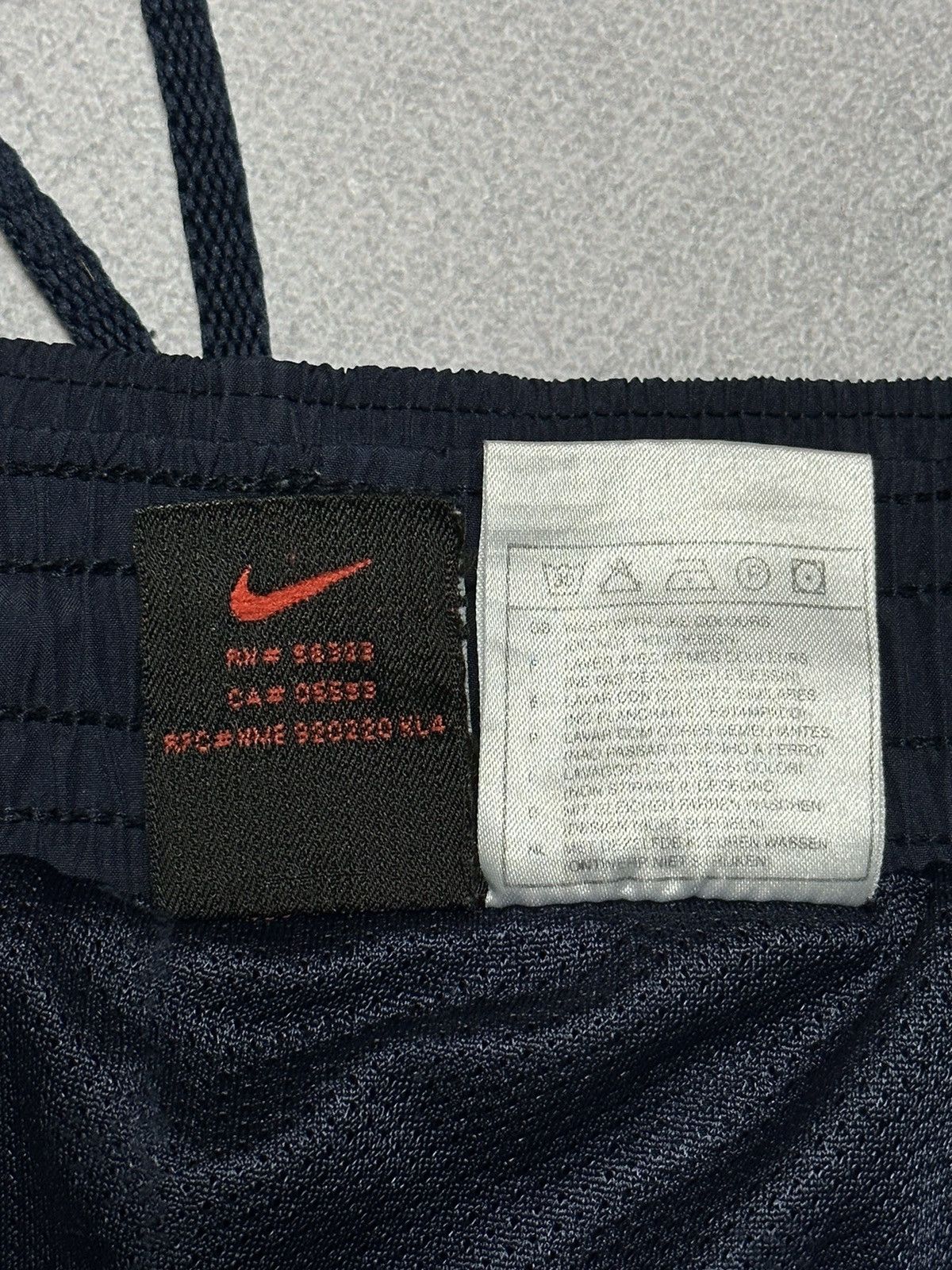 Vintage Vintage Nike Shorts Size S Y2K Size US 30 / EU 46 - 10 Thumbnail