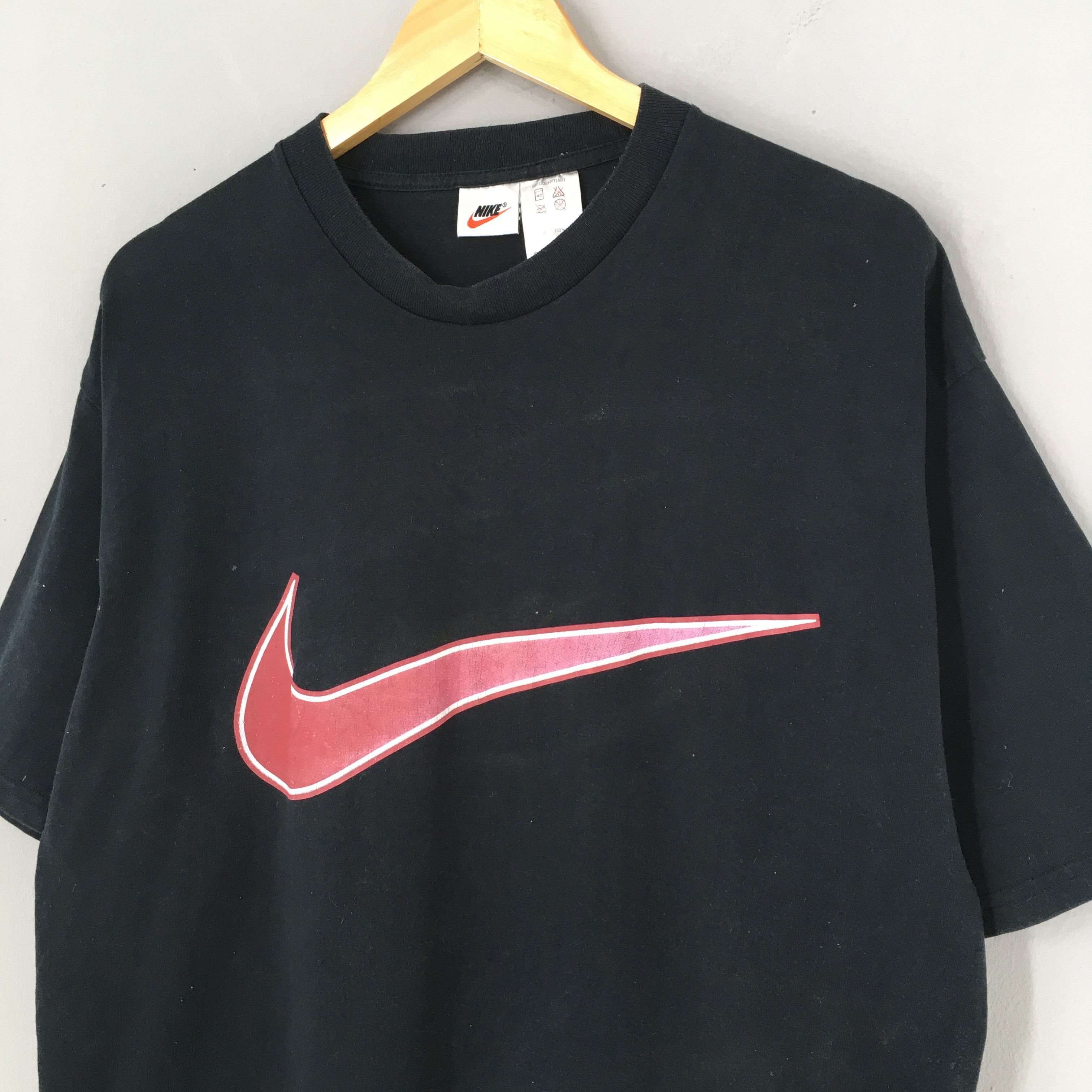 Nike Vintage 90's Nike Swoosh Tshirt Large Size US L / EU 52-54 / 3 - 4 Thumbnail