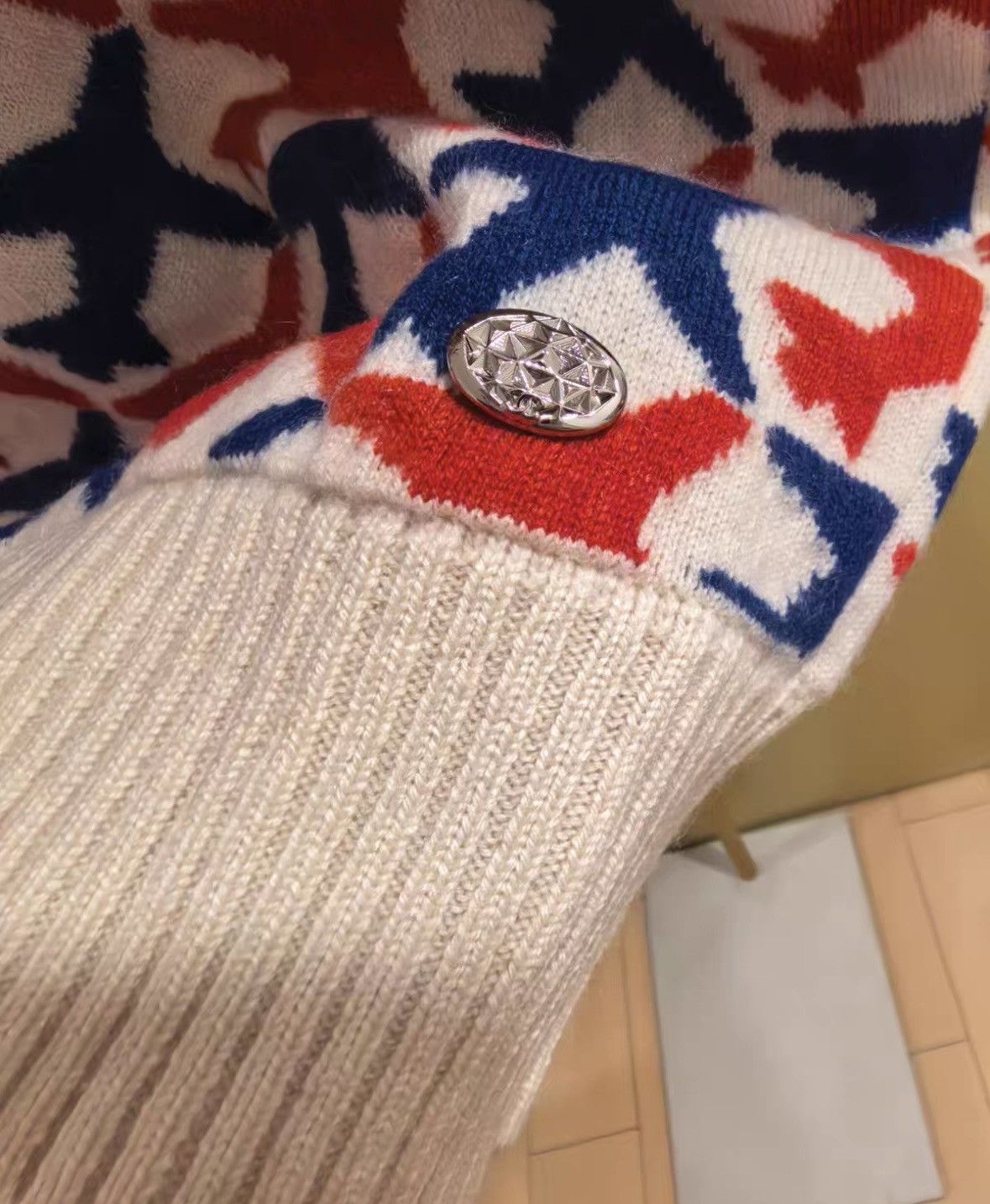 Chanel Chanel Cashmere Knit Sweater with Plane Design size 36 wxx Size S / US 4 / IT 40 - 4 Thumbnail