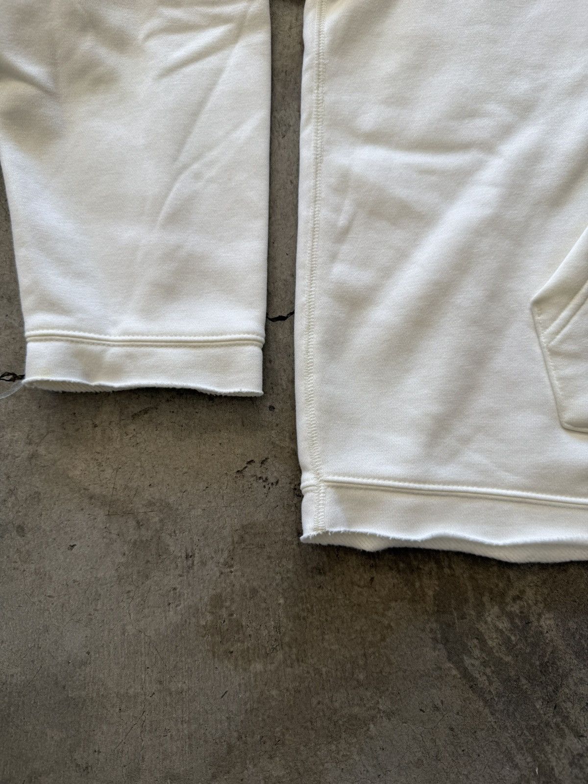 Adidas Adidas Essential Center Logo Cream White Hoodie Size L Boxy Size US L / EU 52-54 / 3 - 2 Thumbnail